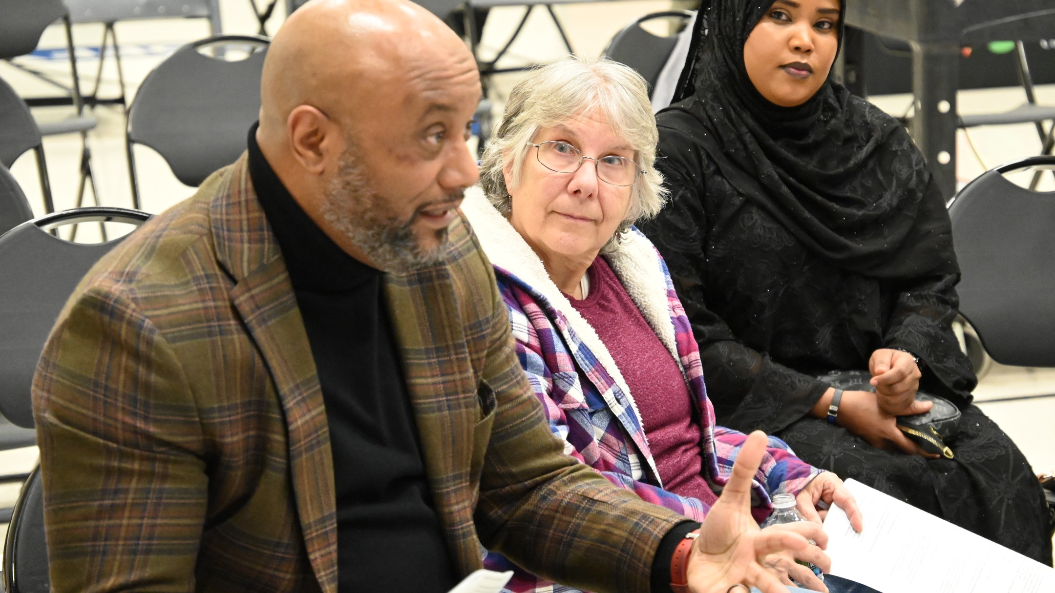Columbus leaders and residents had a nice time breaking bread together at our last Ubuntu: Unity Conversations Across Cultures session of 2025.
Brought together by the Department of Neighborhoods New American Program in collaboration with Columbus Public Health and Ohio's Commission on Minority Health, we conversed about building bridges and celebrating New Americans in Columbus.
It was a productive and fun evening at Glenwood Community Center!
#Neighborly #Community #Conversation #Understanding #Fun