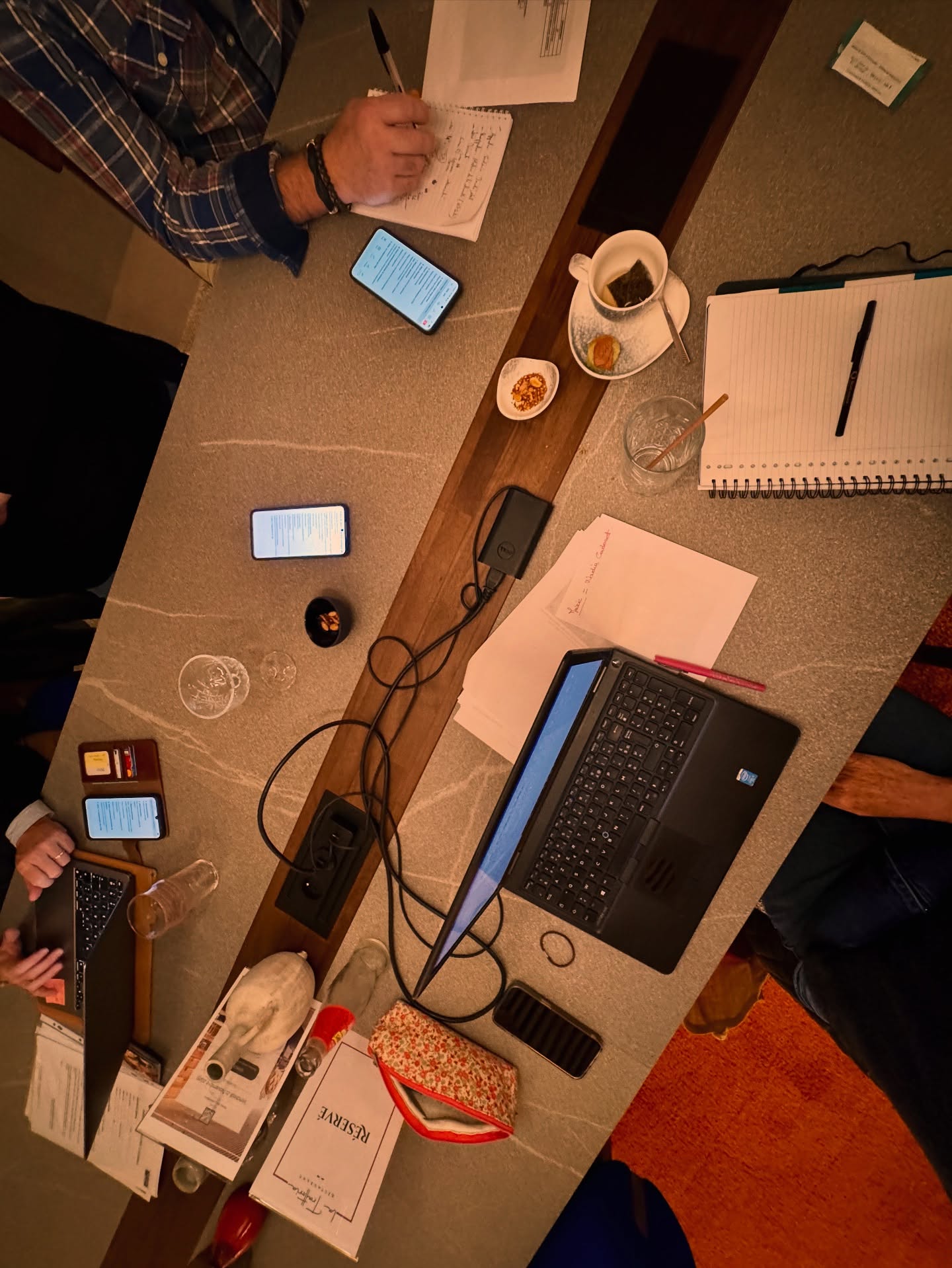 Soirée studieuse pour les membres de @cartableurs
Point sur l’année écoulée et surtout réflexions sur de beaux projets à venir…😎
Restez connectés.🛜
Merci @hotelparcdulandreau pour votre accueil dans une ambiance studieuse et chaleureuse.
#cartableurs #reflexion #projet #accompagnementscolaire #aideauxdevoirs #aidesauxapprentissages