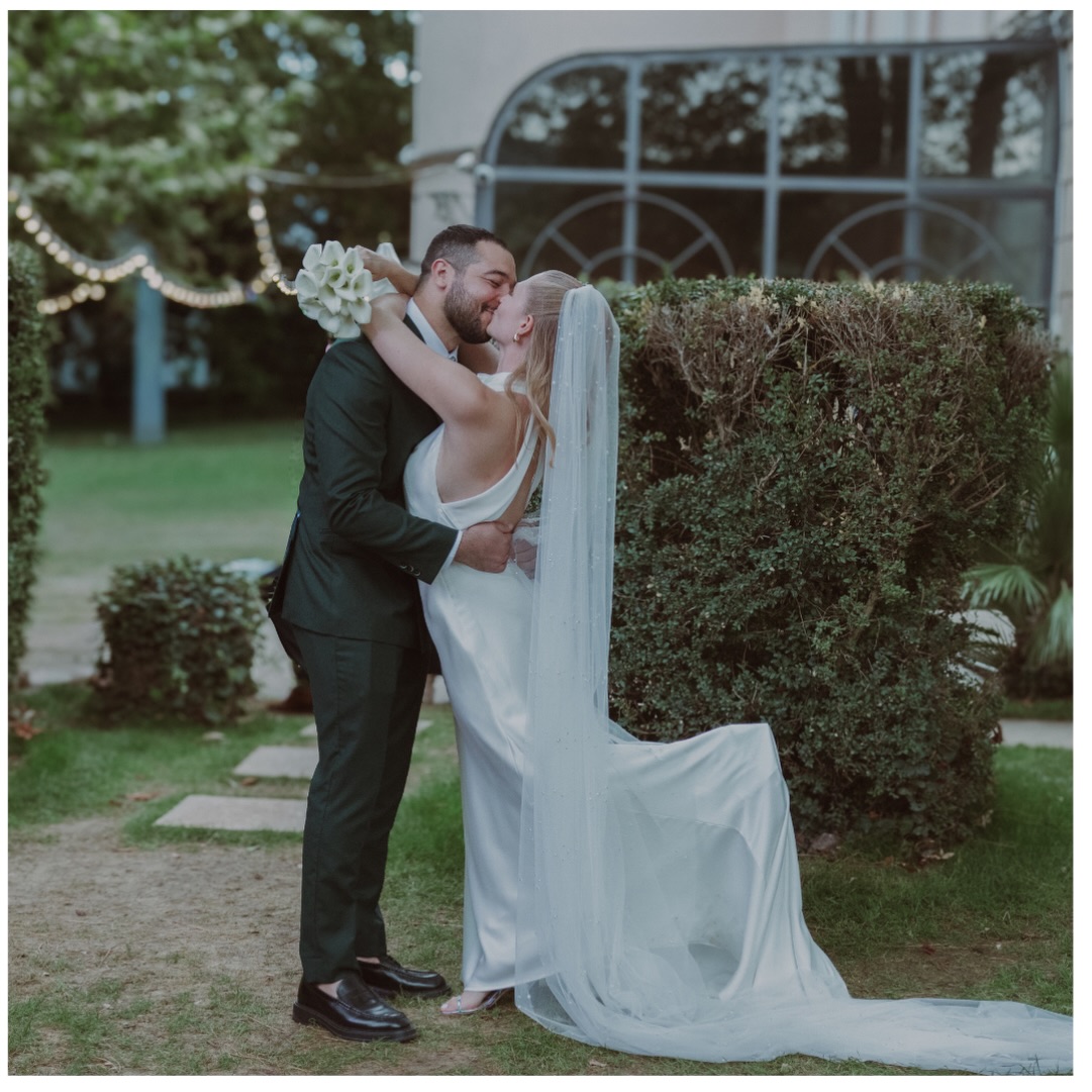 Le charme du Château sublime chaque instant partagé par nos mariés. ✨
Le Château de Nans – Mariages en Provence 🌿💫
Pour toute information ou demande de devis : contactez-nous en DM ou au 04 42 18 00 00.
📩 Réservez dès maintenant :
https://www.receptioncotejardin.fr/contact
Découvrez notre univers :
www.chateaudenans.com
Photographe @cruz_prod13
#chateau #chateaudenans #provence #mariage wedding mariage2025 mariage2026