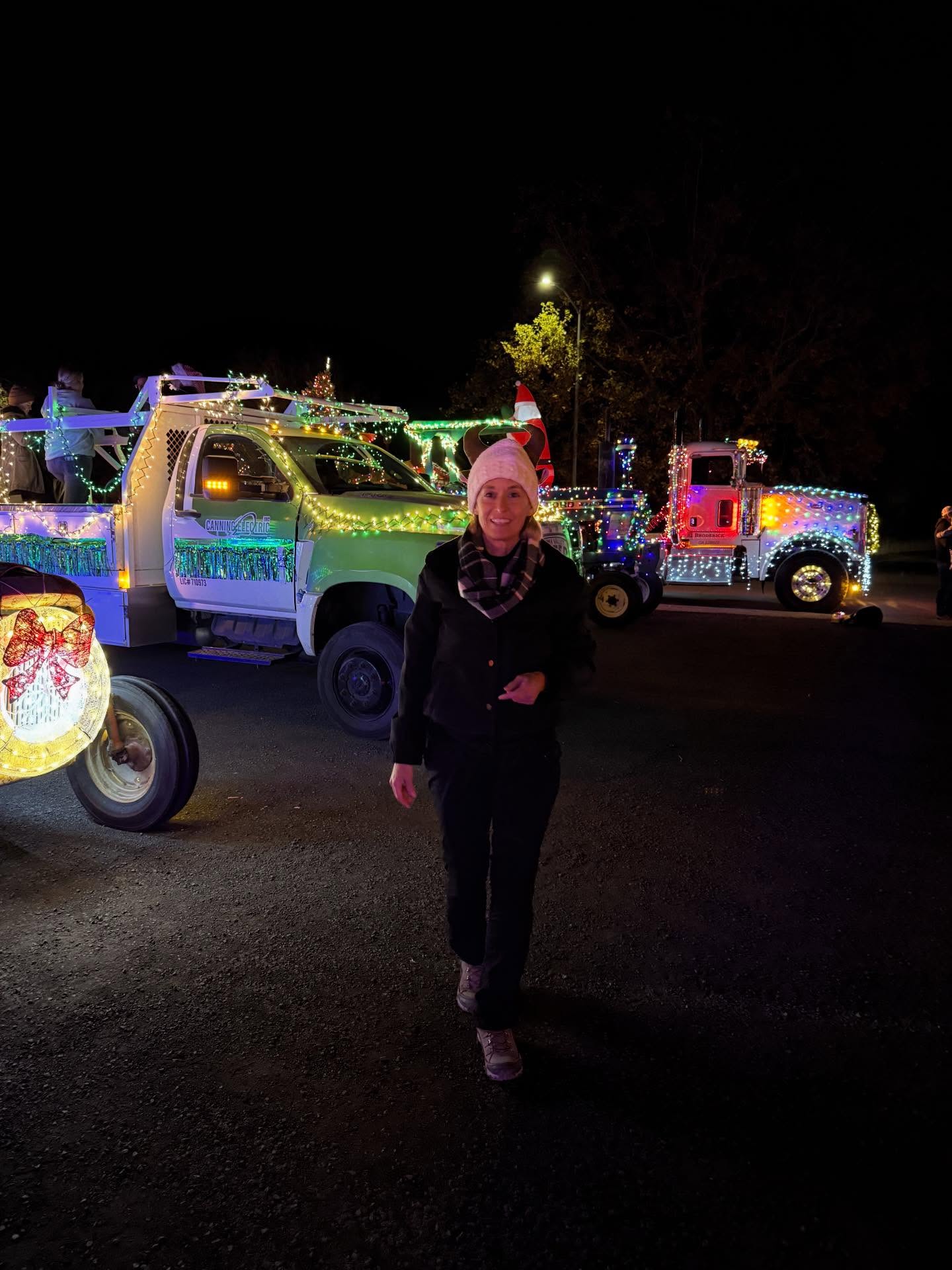 Wine Country Living and our Hallmark Night
This past Saturday night was our annual tractor parade. Where local wineries compete for the best decorated tractor-who knew there was such a thing?đ
Only in a small town like Sonoma can you spend the afternoon sipping award winning wines and trying a new trendy restaurantâŠand then end the night enjoying a tractor parade filled with glowing lights, a sea of happy kids, and that unmistakable small-town magicâš.
Hereâs to small town living, a big holiday spirit, and those moments that remind us why we love where we liveđđ·
@benzigerwinery
@sangiacomowines
@larson.family.winery
@clinecellars
@buenavistawines
#sonomawinecountry #sonomawine #winecountryliving #sonomaplaza #lovewhereyoulive #smalltownlife #smalltownusa #tractorparade #holidayseason #celebratelife