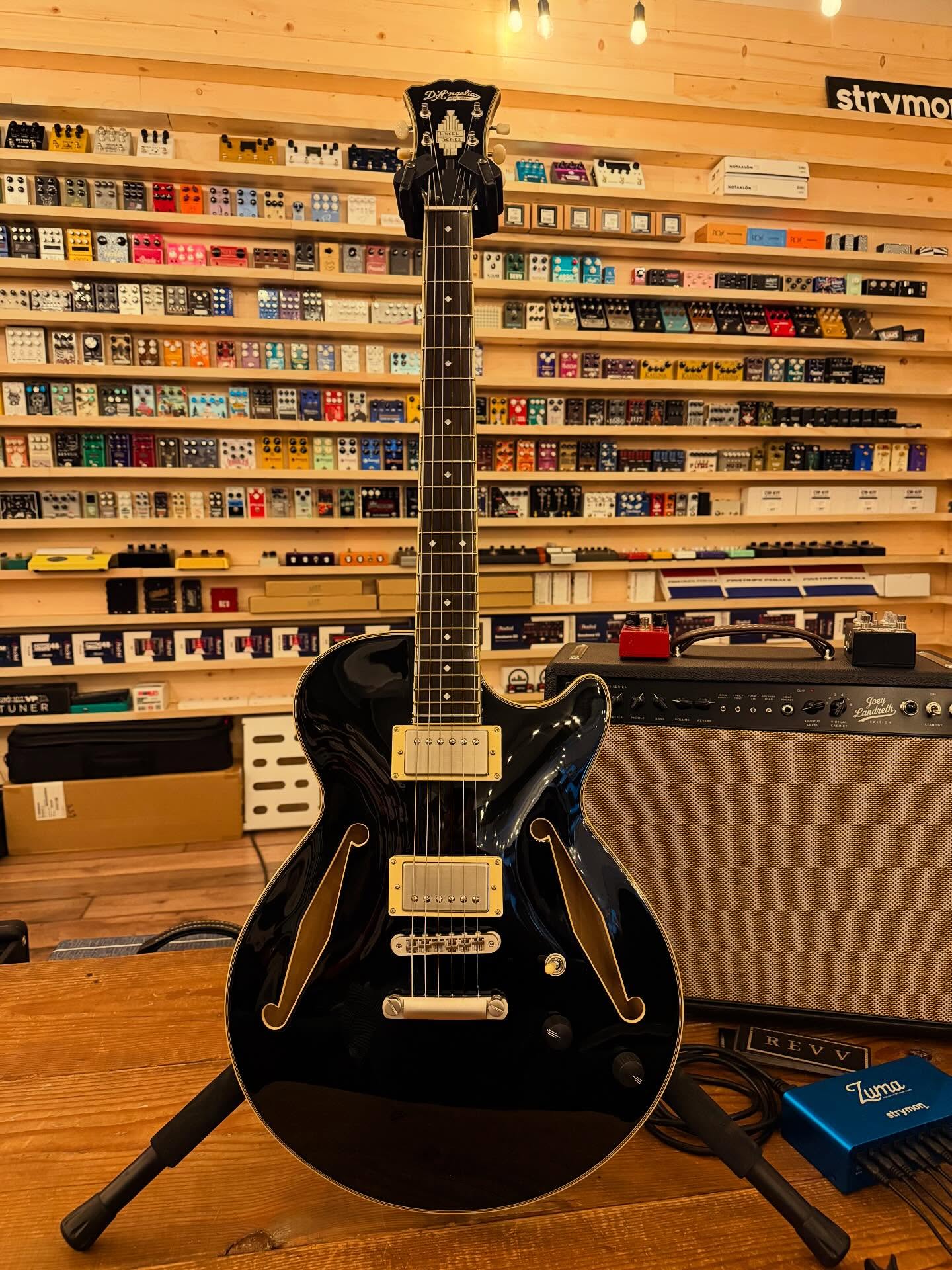 Our Guitar & Effects Pedal Expo is coming up soon! We’re featuring a variety of guitars including this D’Angelico Excel SS Tour!
Make sure to attend on Saturday December 13th. Registration is free. Link in bio.