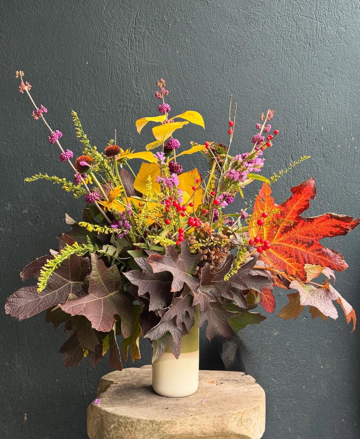 Thanksgiving Bouquet … Oak leaf hydrangea (Hydrangea quercifolia), beautyberry (Callicarpa Americana), goldenrod (Solidago), winter berry (Ilex verticillata), Carolina allspice (Calycanthus floridus) and cone flower (Echinacea purpurea) #ayearinflowers #ayearinnativeflowers