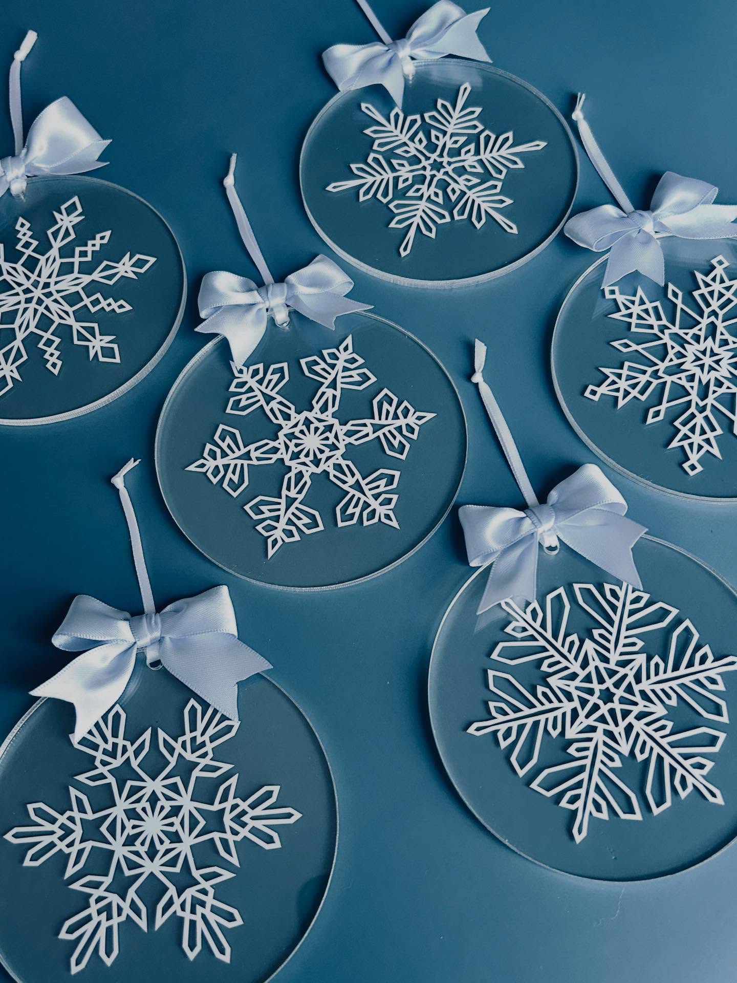 One of a kind hand-cut paper snowflakes are now in my shop! Link in bio to head to my Canadian shop and see current availability ❄️
#handcutpaper #papersnowflakes #paperartwork #oneofakindart #oneofakinddesigns