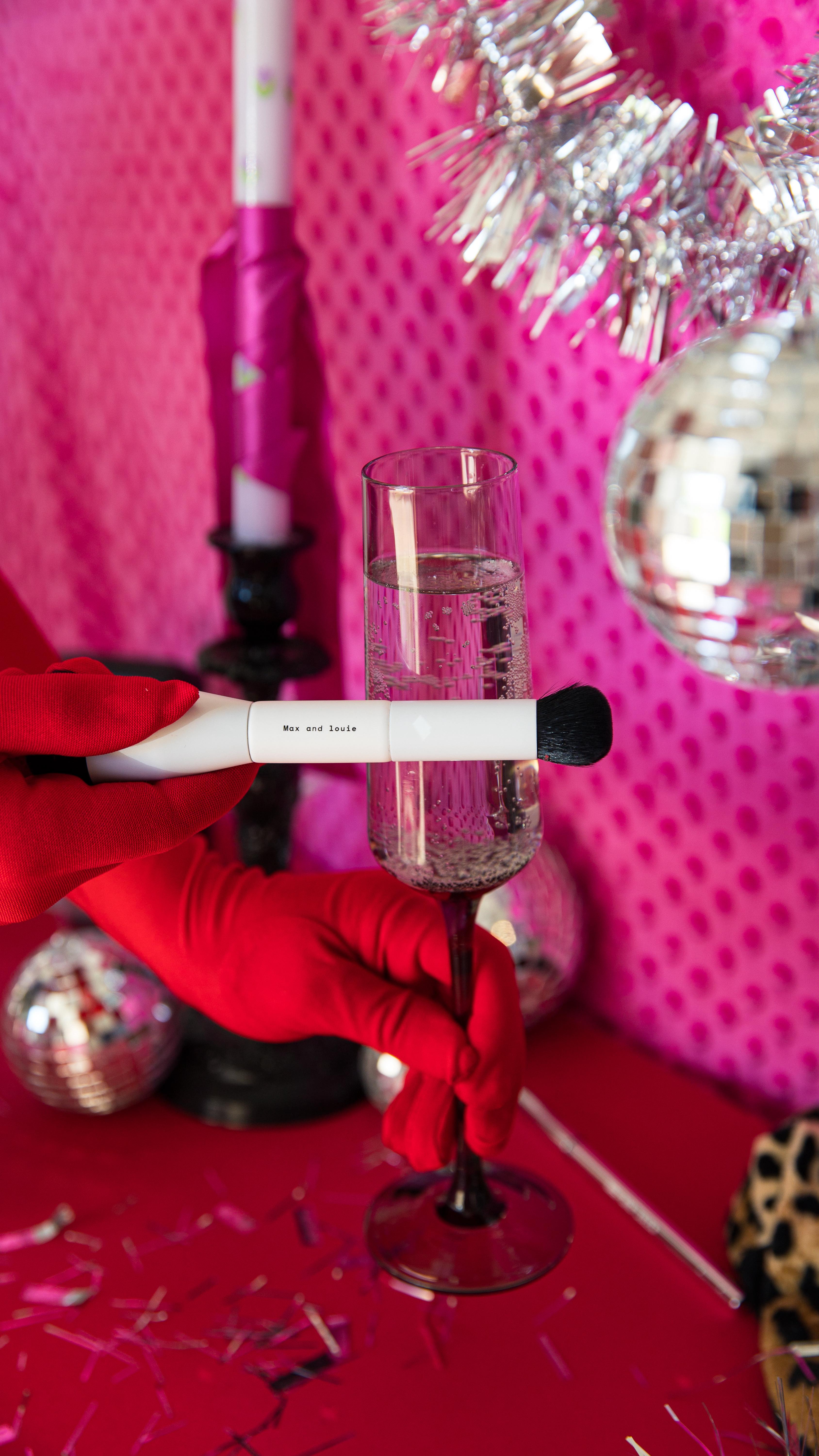 DAY ONE🍾
5 days of Slay is here!!!
FREE Multitask brush with ANY Foundation or Concealor purchased. Today only ❤️🔥❤️🔥
#maxandlouie #maxandlouiecosmetics #maxandlouiemakeup #nzmakeup #5daysofslay