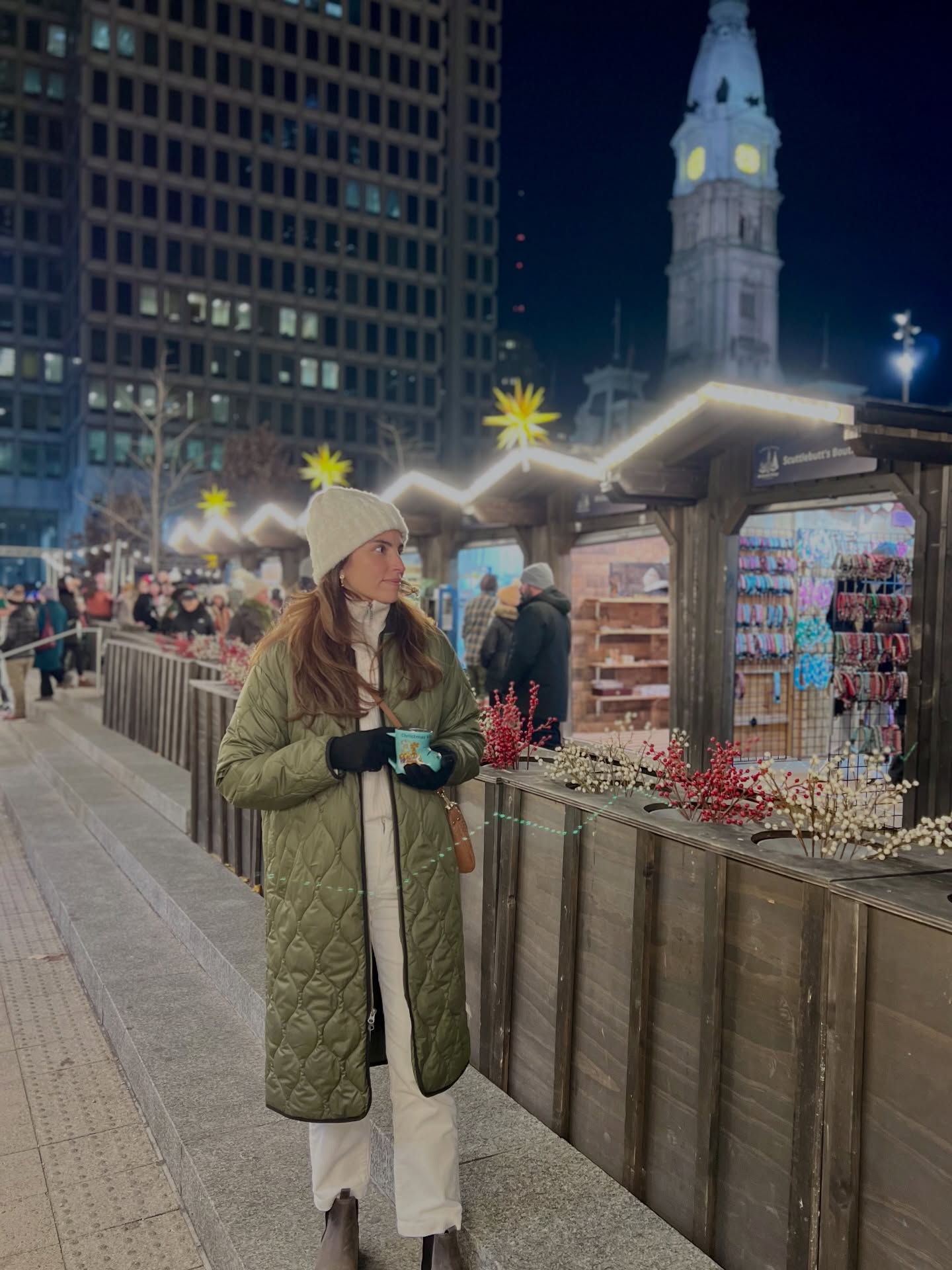 Embracing winter whites ❄️ Long weekend in PA. From Philly’s Christmas Village to Longwood Gardens, so much to do this holiday season around here!
.
.
Envuelta en blancos de invierno ❄️ Finde largo en Pensilvania. Desde el Festival Navideño de Filadelfia hasta los jardines de Longwood, tanto por hacer en esta época festiva por aquí!