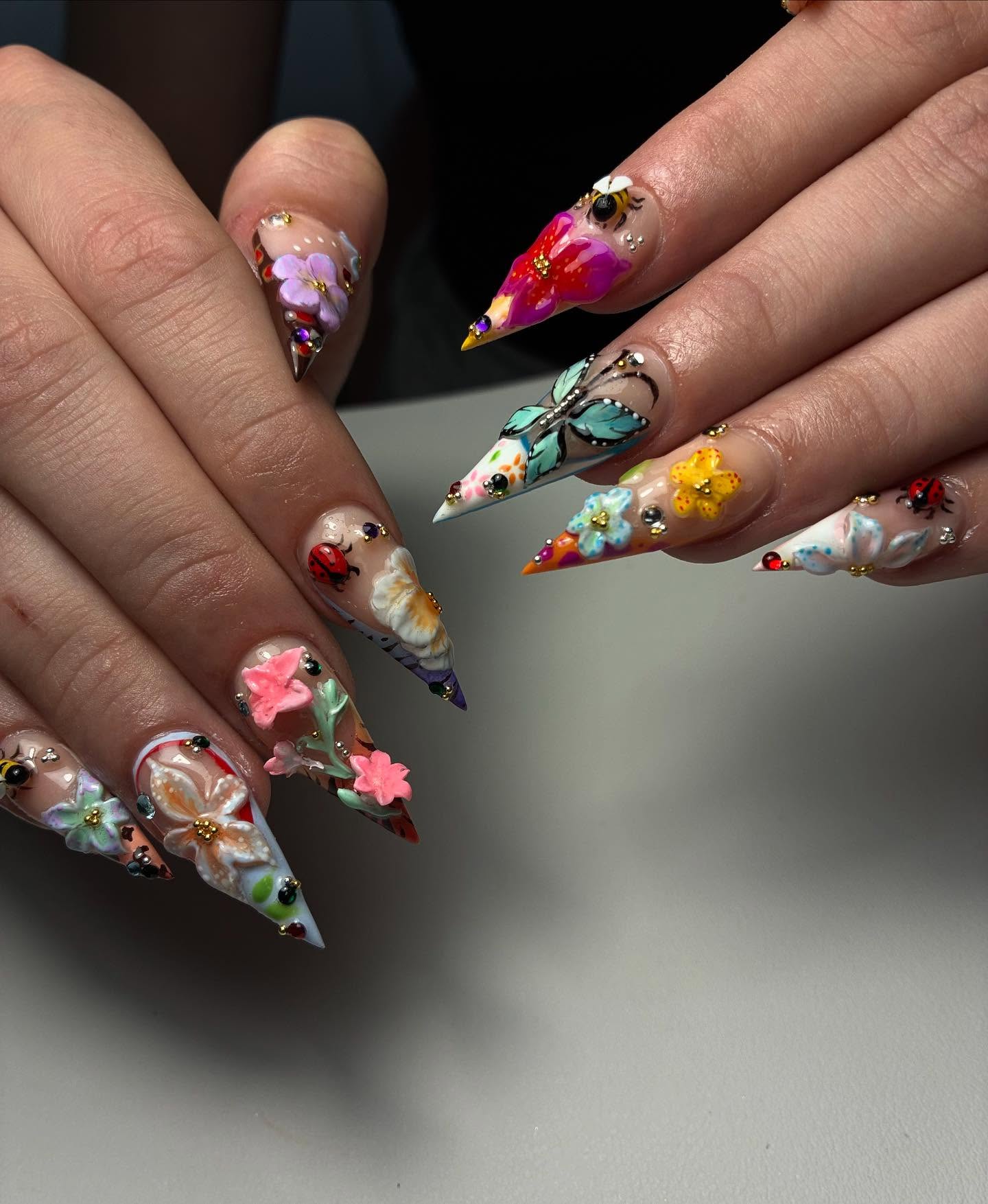 December ☀️🌺
.
.
.
#melbournenails #nailsmelbourne #nails #summernails #nailart #acrylicnails