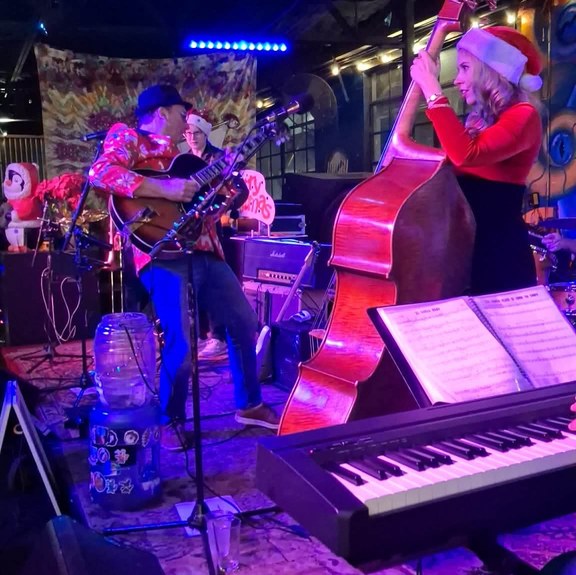 TONIGHT! We’re bringing the FULL BAND to @bayborobrewing 🎶🍻
Dancers, this is YOUR night 💃🕺🔥
See you at 8PM
Thanks for the photos Sharissa 💋🎄
#tampaswingdance #stpeteswingdance #swingdanceflorida #swingband #jazznight🎷 #swingmusic @sharissasullivan
#ilovestpete #tampamusic #stpetemusicscene #gulfportfl #clearwatermusic #fullband #livemusicstpete #tampalivemusic #hottonic