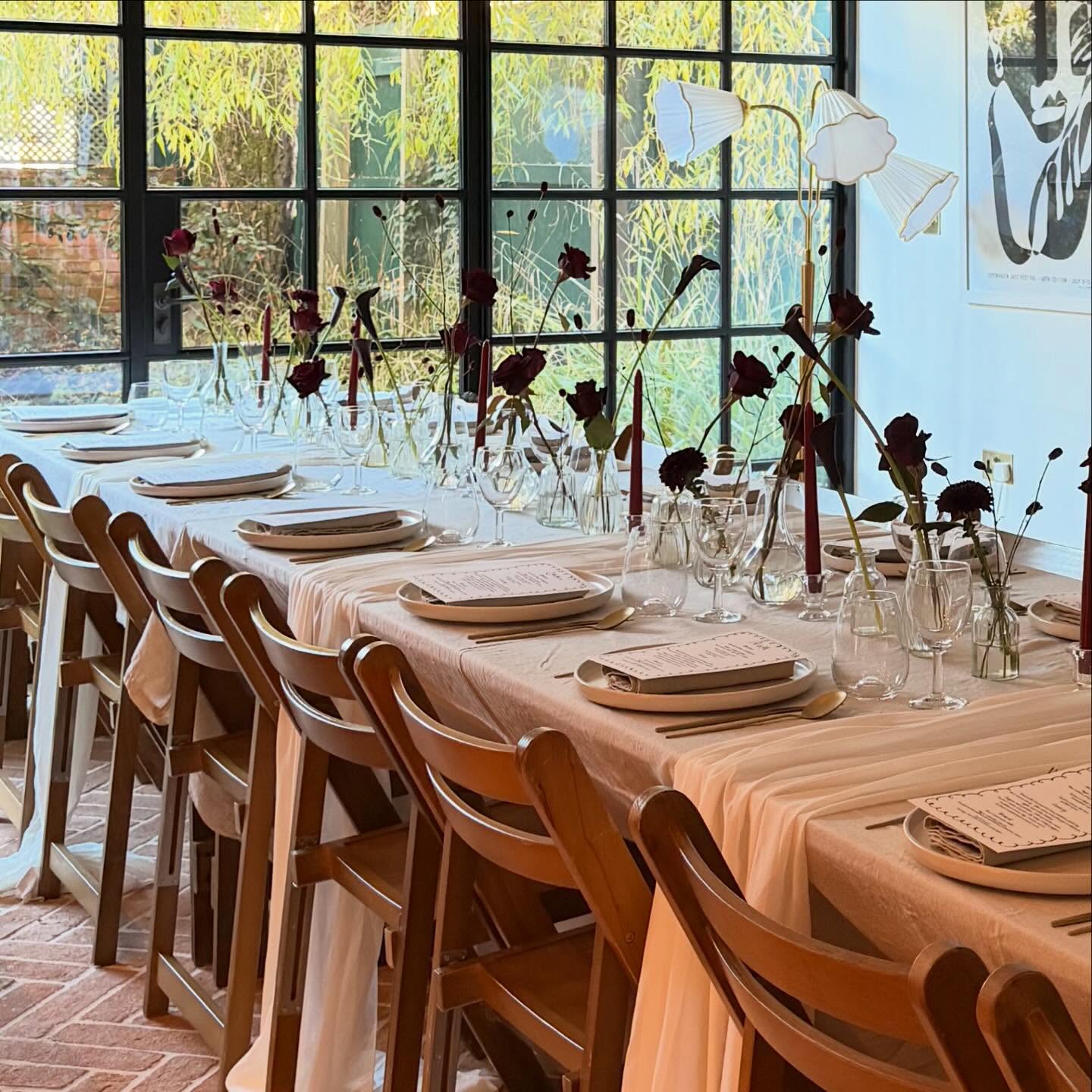 Intimate dinner at home all for @emmarosethatcher
Emma had a vision and we made it come to life, each detail was carefully thought out from linens to florals… and we delivered with the help from @charlesandfaye on flowers and @momntsbymela bespoke menu 🥀
All for Ben…
@emmarosethatcher it was like no times passed!
So lovely to see you @libbymaythatcher ❤️
#tablescapestyling #tablestylist #tableflowers #freshflowers #bespokemoments #partyplanner #setdressing #setdresser #partyathome #homdecor #partiesathome