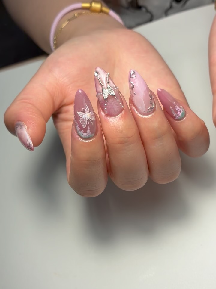 Pretty
.
.
#melbourne #melbournenails #nailsmelbourne #gelx #nailstyle