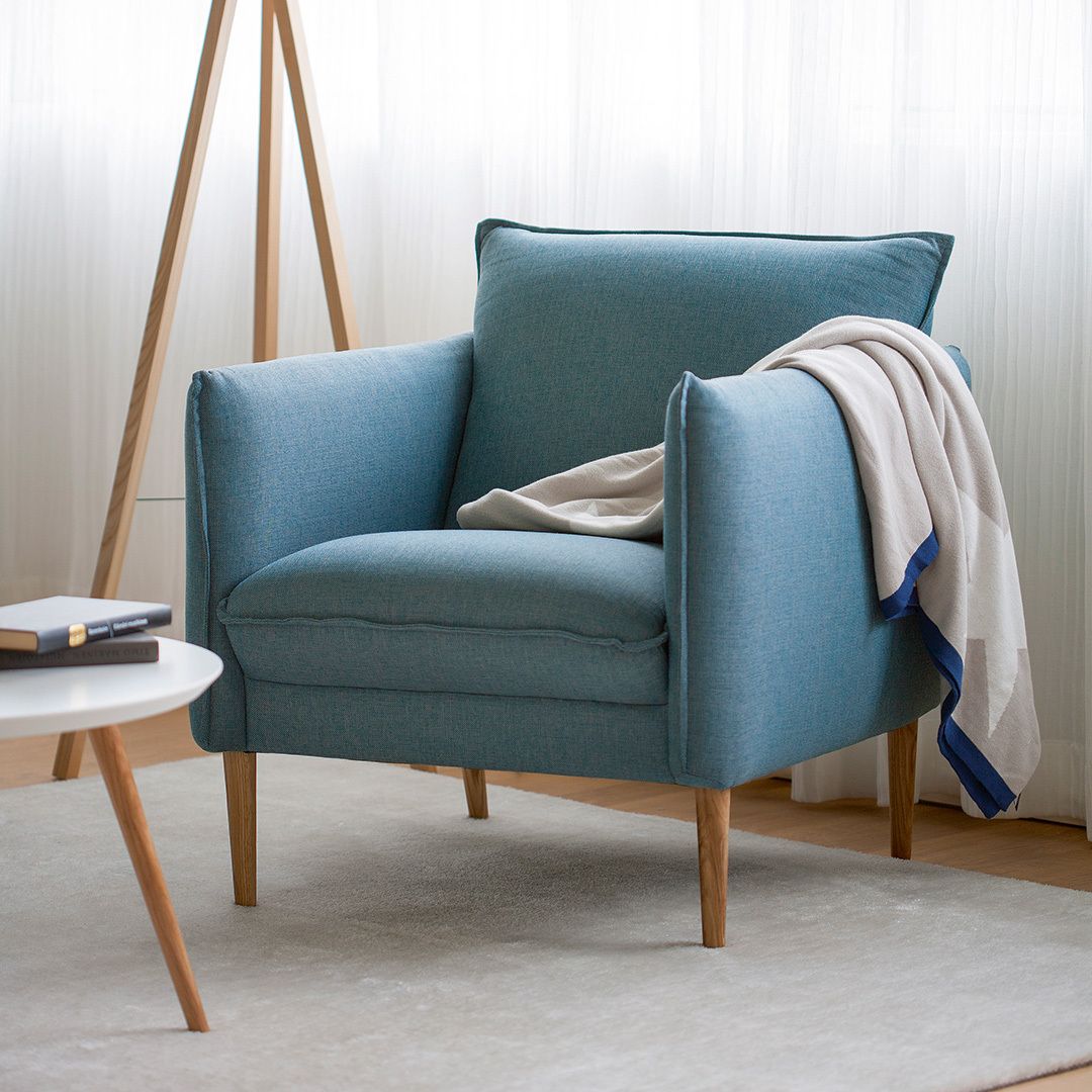 Chic-lepotuoli on käytännöllinen lisä olohuoneeseen sohvan kaveriksi ❤️
Tuoli on saatavana myös ristikkojalalla, jolloin se pyörii!
Jälleenmyyjä: @iskukoti
#pohjanmaan_chic
#pohjanmaan #pohjanmaankaluste #pohjanmaanofficial #koti #olohuone #sofa #sisustus #sisustusinspiraatio #sisustusidea #kodinsisustus #skandinaavinensisustus