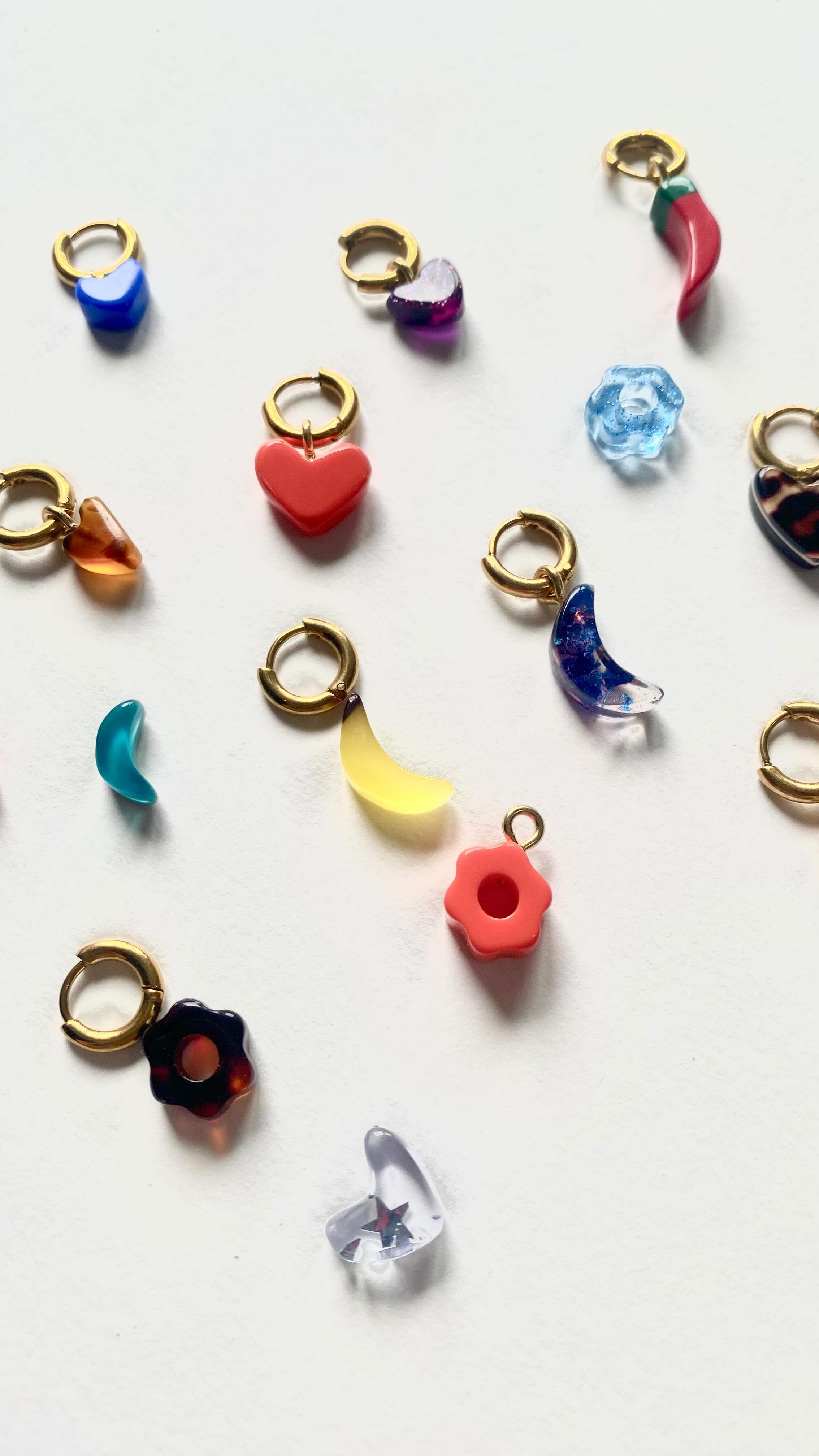 Samedi on fait la Pampille Party ✨😘
Des pièces uniques, de la bonne vibe, et peut-être même des crêpes.
Rendez vous à st Pierre aux @lesbelleslunettes
Tu viens ? 🫶