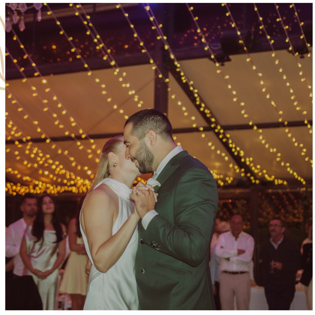 Au Château de Nans, chaque instant devient un souvenir d’exception pour nos mariés. 🤍
Le Château de Nans – L’élégance d’un mariage en Provence 🌿✨
Pour toute information ou demande de devis :
📩 contactez-nous en DM ou au 04 42 18 00 00
Réservez votre date :
https://www.receptioncotejardin.fr/contact
Plongez dans notre univers :
www.chateaudenans.com
Photographe @cruz_prod13
#chateau #chateaudenans #provence #mariage #wedding #mariage2025 #mariage2026