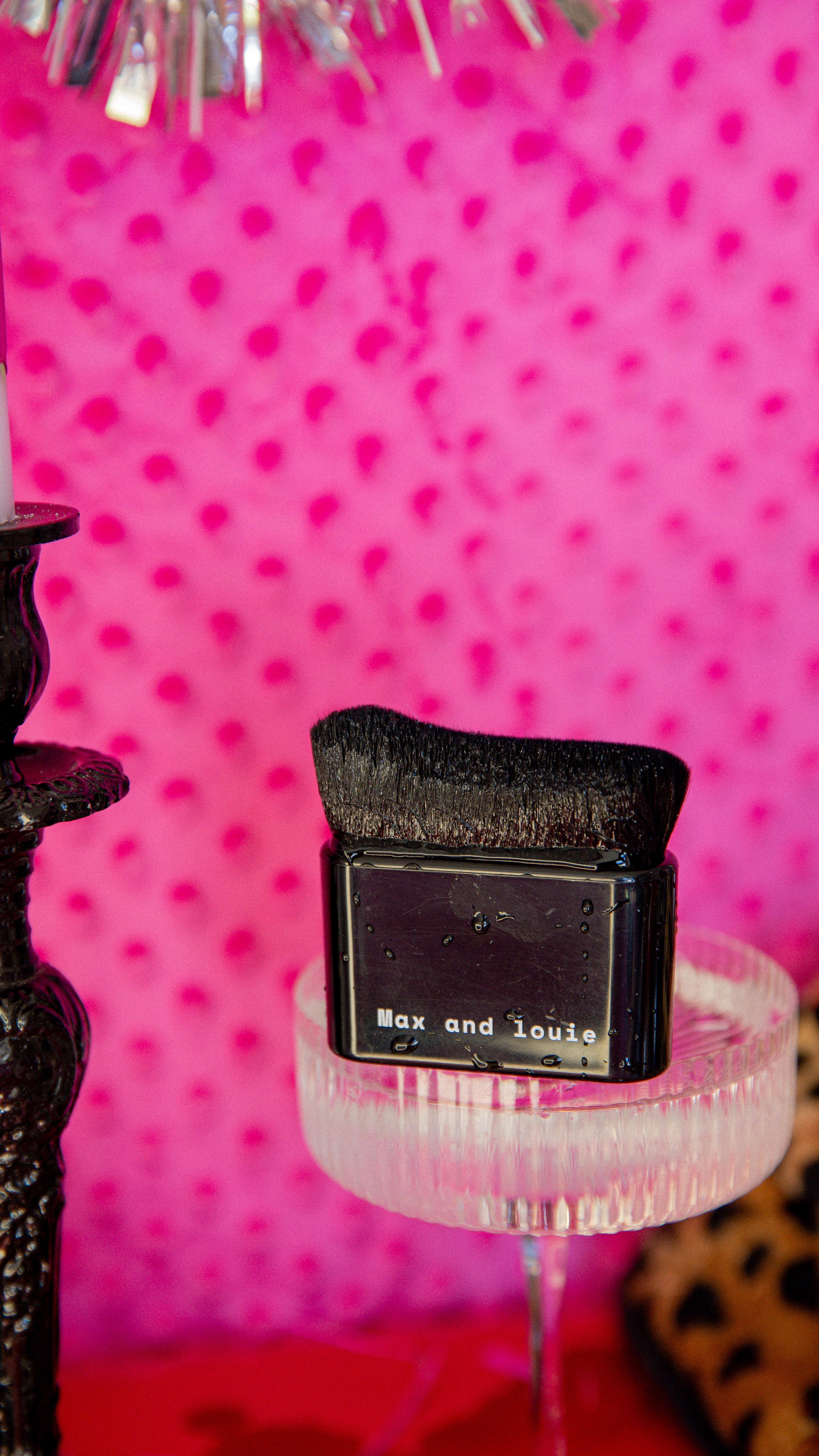 LAST DAY 🎄
Free Buff Brush. Every order. Today only.
That’s the sleigh 💄✨
#5DaysOfSlay #MaxAndLouie #FreeBuffBrush #NZBeauty #MakeupEssentials