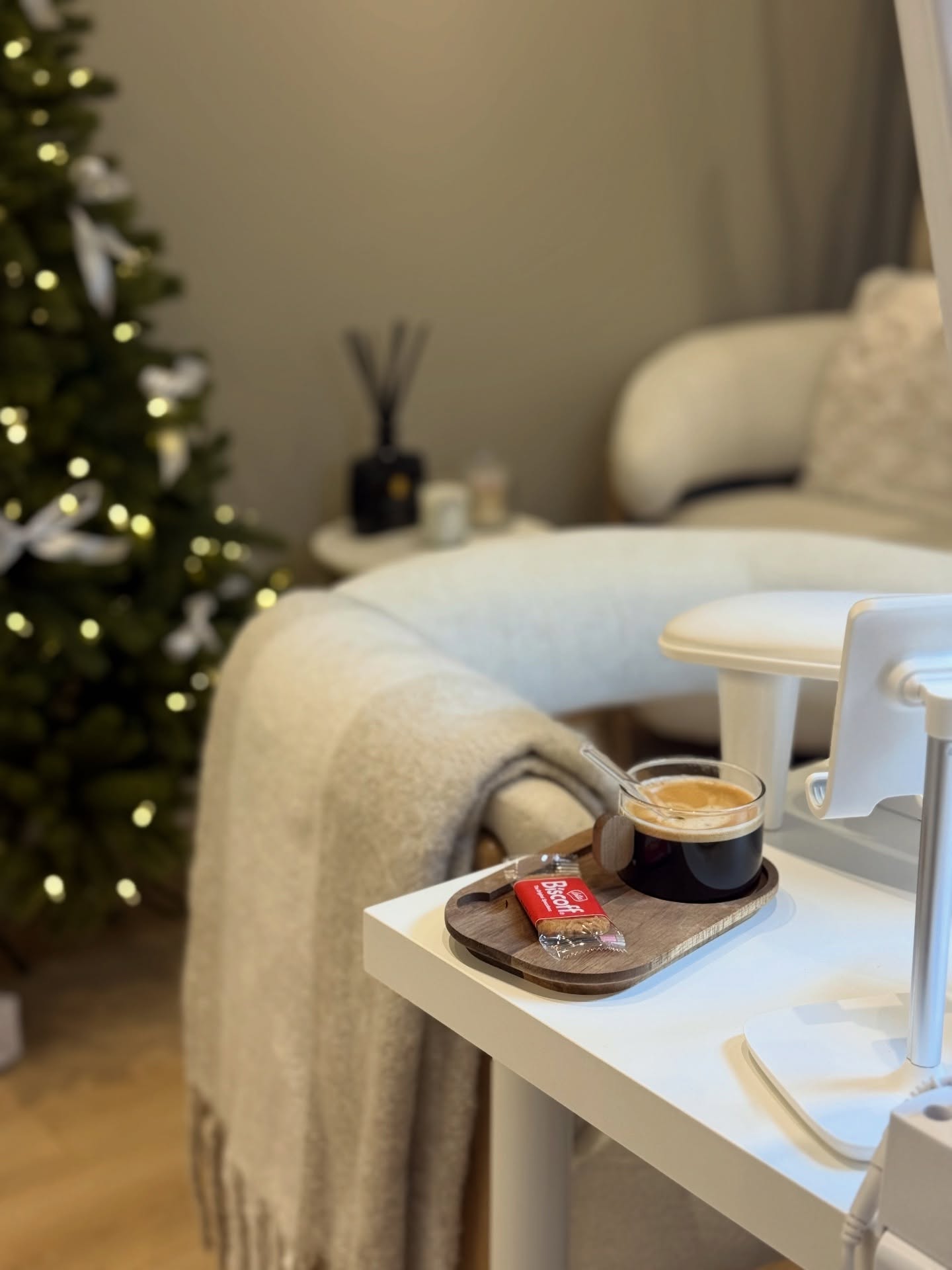 L’esprit de Noël chez @lacremedelacreme_paris ❄️✨
#manucurerusse #маникюрпариж #парижманикюр #onglesparis #париж #рaris #парижногти #ногтипариж #manucurerusseparis #русскийманикюрпариж #vernissemipermanent #parisongles #parismanucure #manucure #manucureparis #vernissemipermanentparis #semipermanentparis #russianmanucure #onglesparfaits #hailybiebernails
#perfectnails #christmasnails