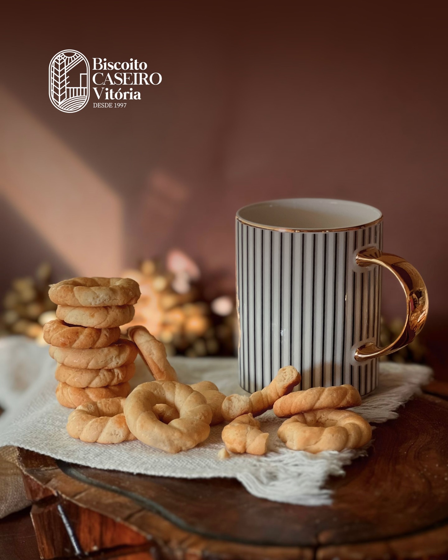O clima de Natal já está entre nós.. e nada melhor que aquele momento de pausa com um bom café e nossas #RosquinhasSavassi.
Feitas artesanalmente, com aquele toque de tradição que atravessa o tempo, ela é um dos nossos sabores mais vendidos! Mas só quem prova, entende o motivo de tanto sucesso.
Garanta já seus sabores favoritos visitando nossa Loja Física:
📍 Rua dos Trompetes, 174 - Califórnia, BH.
📞 (31) 3416 1055
📲 (31) 9 8440 0495
📦 Enviamos para todo o Brasil
#BiscoitoCaseiroVitória #RosquinhaSavassi #SaborDaTradição #FeitoComAmor