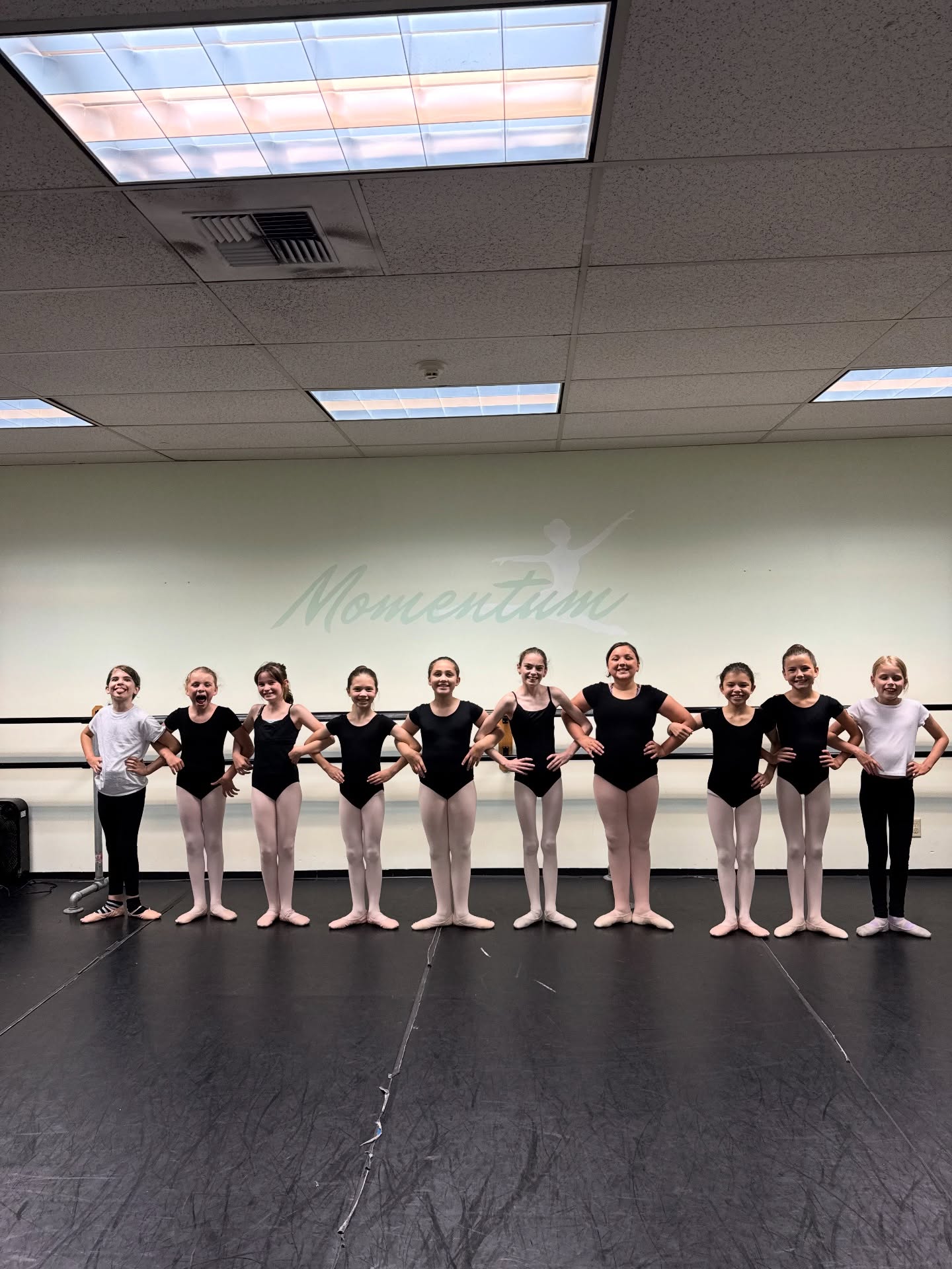 ✨ New Year Pose Challenge ✨
While we’re on break, let’s have a fun dance challenge to celebrate the New Year 💫
Strike one pose that shows how you’re stepping into the New Year!
📸 Post your pose and tag us
🗓 We’ll be sharing dancer photos on our story December 28th–January 4th
Let’s celebrate our dancers and kick off the New Year together 🎉🩰
#NewYearPose #DanceChallenge #MomentumDance #DanceLife #DancerCommunity HelloNewYear ✨