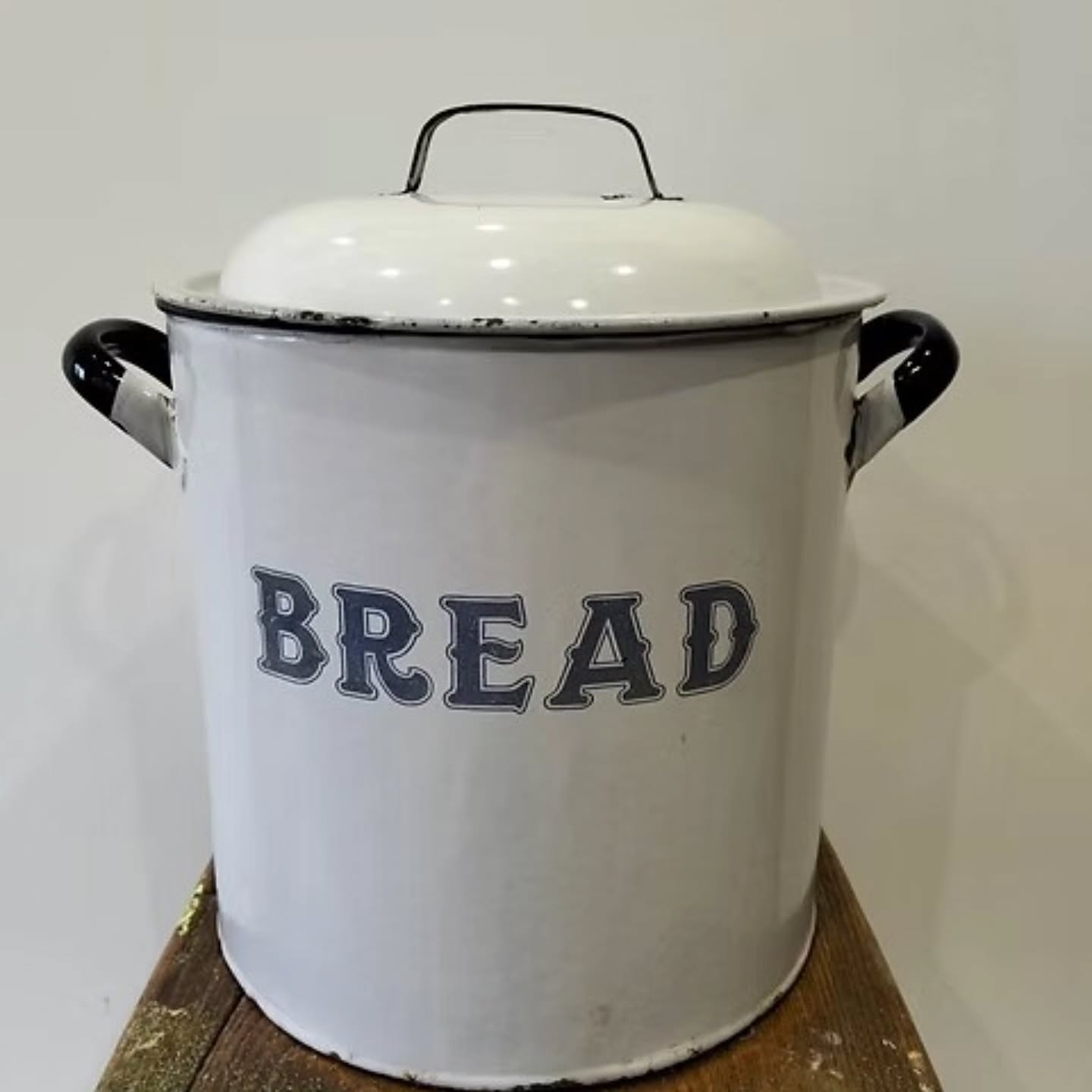 https://www.objetdart-stuff.co.uk/product-page/vintage-white-and-blue-enamel-bread-bin-large-mid-century