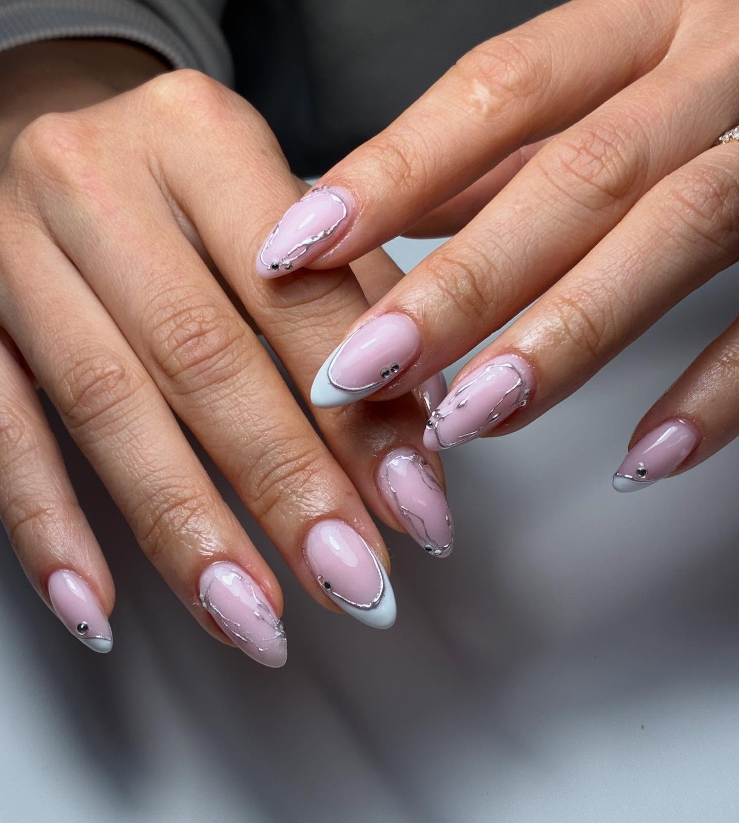 Nails for the bride! 👰
.
.
#bridalnailsart💅❤️ #melbournenails #nailsmelbourne