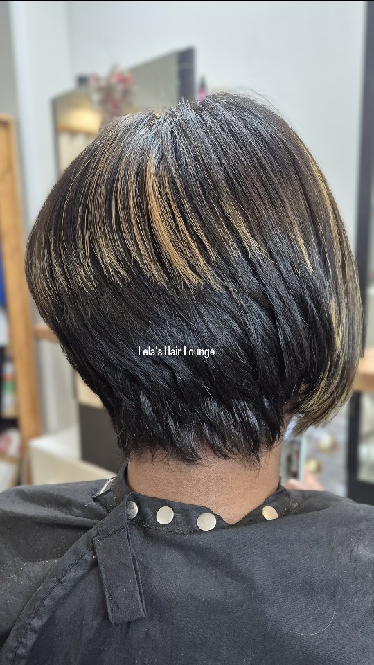 Cold weather + dry air + heat = moisture loss.
Moisture loss = frizz, snapping and dull hair.
This isn’t the month to experiment — it’s the month to protect
My January clients are choosing treatments that last, not styles that fade.
Bookings open 🤍
#westonhairstylist #westonsupermarebusiness #curlyhair #silkpressmaster