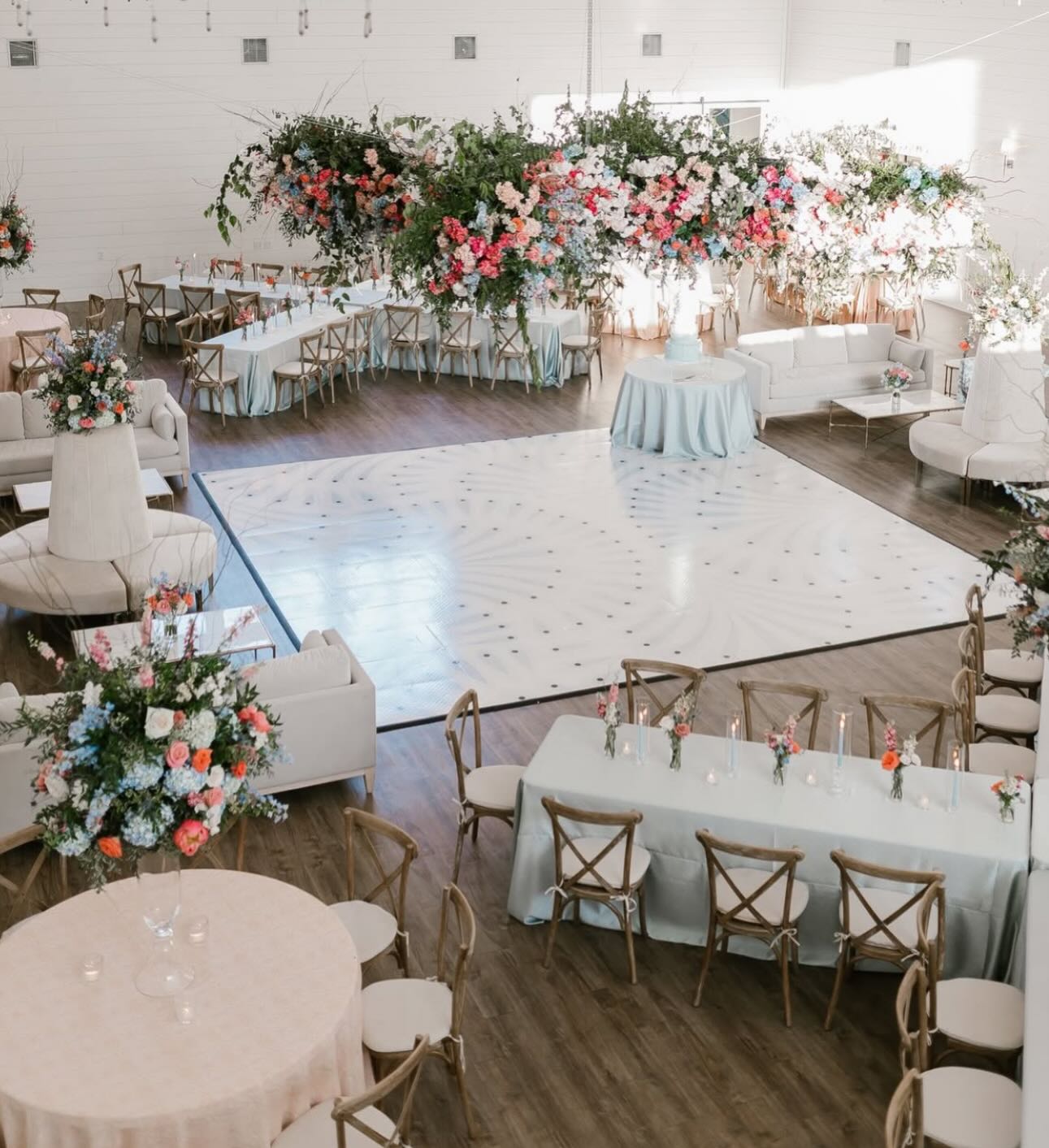 Your guests won’t remember every detail, but they’ll remember how it felt!
VENDORS:
Planning + Design: @gretchenlarkanevents
Production Design: @cae_lr
Floral Design: @silksabloom
Photography: @thehowards.weddings
Venue: @thegrandeurhouse
Rentals: @eventology_us