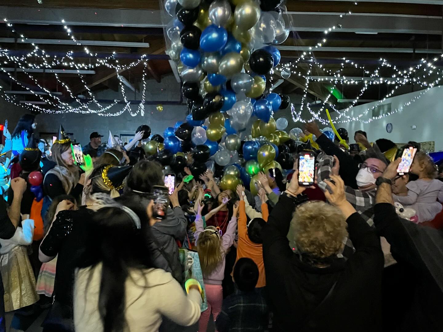 Ended 2025 with a double header! Skokie community event and then Elgin Casino for the evening. Grateful for all my new partners in Chicago for trusting me for the vibes ๐๐ฅ๐
@artaffair_pro and @hwazdj love you guys