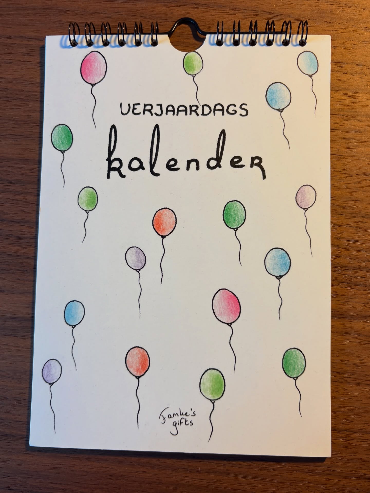 Heb jij deze verjaardagskalender al gezien? 🎁
Nu bij Famke’s Gifts voor €14,95.
Binnenkort te vinden op de website, maar natuurlijk al wel te bestellen! Stuur gerust een berichtje✨
#handmade #famkesgifts #cadeau #uniek #wenskaarten