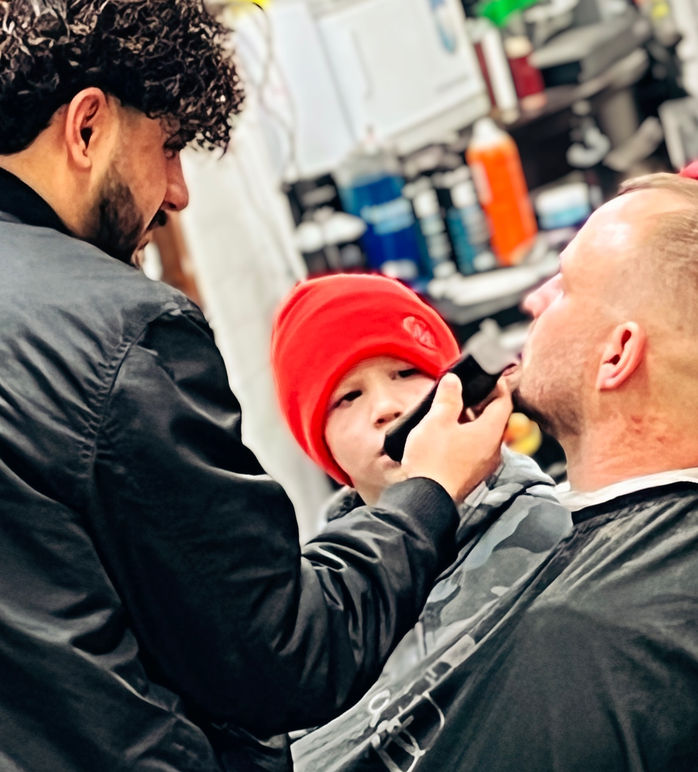 POV: you’re just here for a haircut and suddenly you’re being supervised by the tiny boss 💈😅. @b0_ib2
Quality control is VERY serious around here