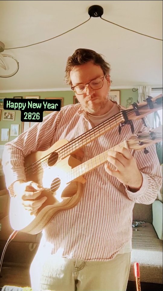 Ein kleiner Neujahrsjam☺️🎸
Ich wünsch euch allen ein schönes neues 2026!
Da kommt viel tolles dieses Jahr! ☺️
Achja das ist meine neue Ukulele 😁
@ortegaguitars