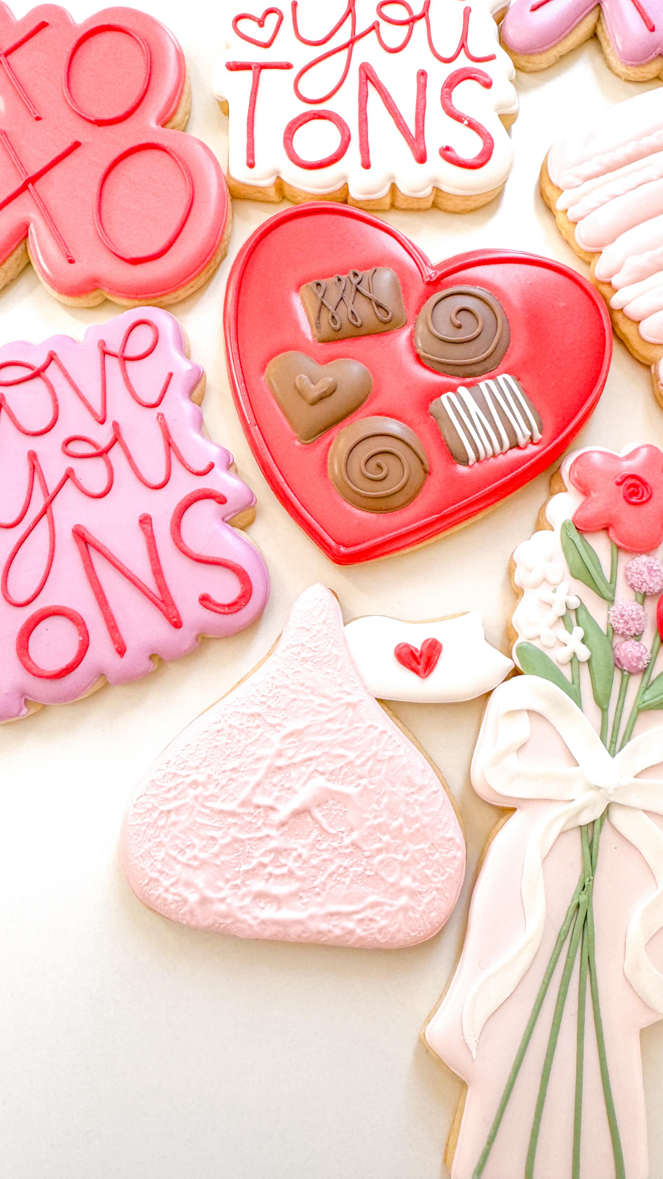 B O X O F C H O O L A T E S • valentines presale is coming!! Stay tuned!! I also still have some date for private decorating parties— submit a form today to reserve your date!! Custom royal icing sugar cookies make a perfect (and delicious) gift this Valentine’s season!!
••
Interested in Ruby Lou Company custom sugar cookies for your next event- please submit your request at www.rubyloucompany.com