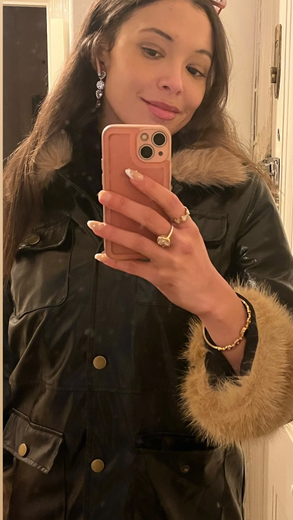 City Snow Bunny ❄️🌨️
Happy Jan ! 💋
One of my favourites ! lacRébo
lacRébo👈 Store, search and follow on SHEIN &
Don’t forget to use my coupon for extra savings! 🎫UK2601annishialunette108✨
#sheinforall #sheintrends #ad #winterstyle
@shein_gb @sheinofficial