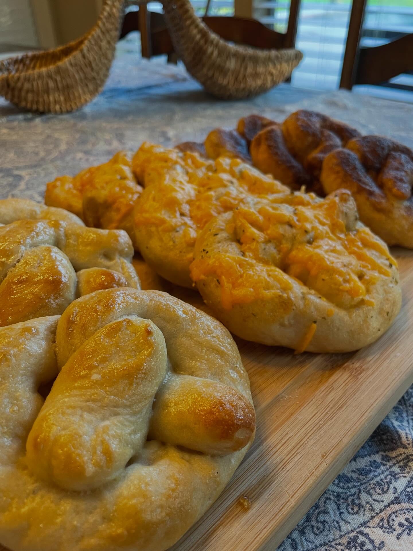 Sourdough soft pretzels, three ways! 🥨
These are so soft and fluffy, with that extra depth of flavor from the sourdough. 😋
Available flavors:
• Classic sea salt
• Cinnamon sugar
• Cheesy garlic herb
Whether you’re craving something savory or sweet, these pretzels are warm, comforting, and PERFECT for sharing!
✨ Orders can be placed online at thecozybeebakery.com
Thank you for supporting my little home bakery! 🤍