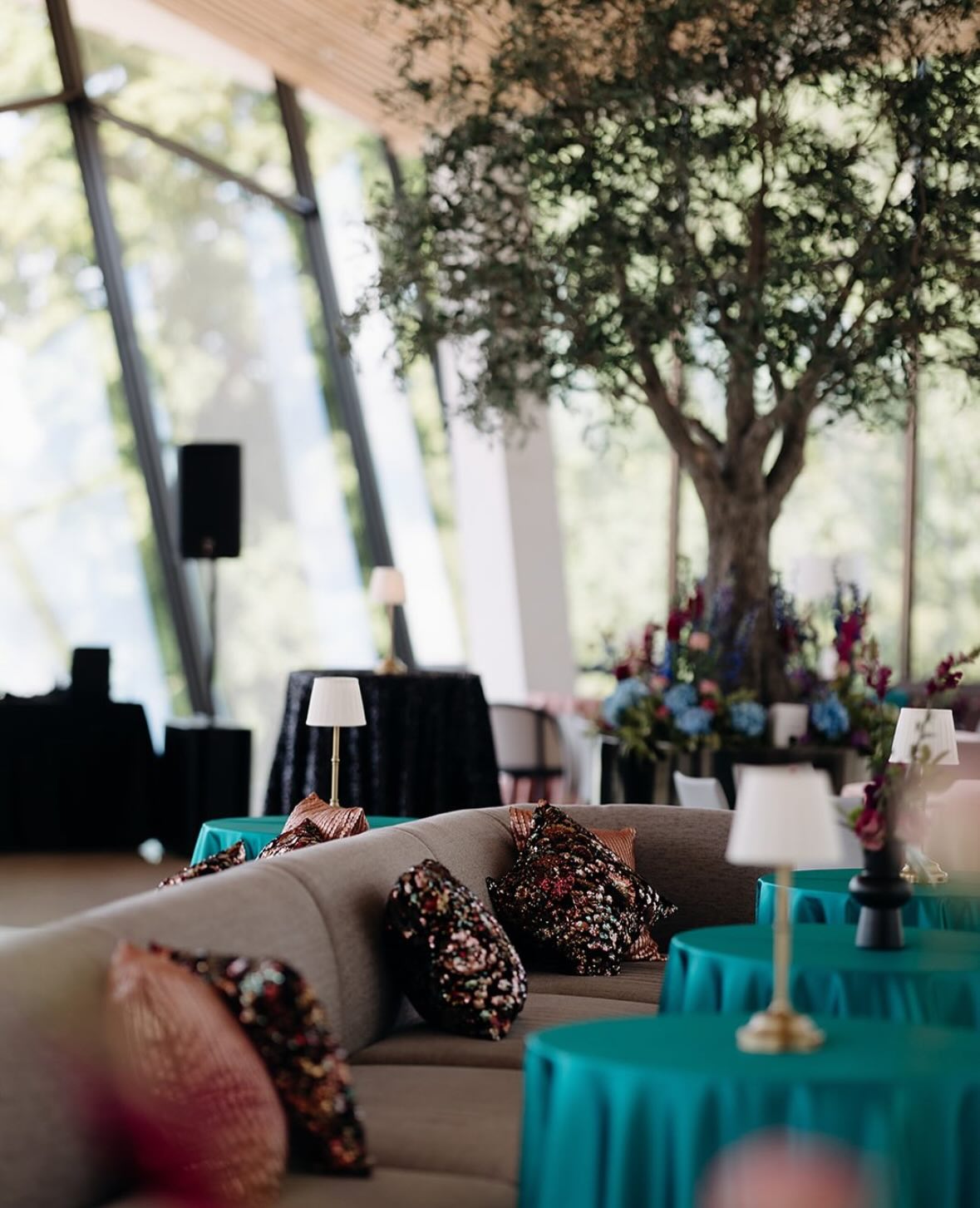 Designed to feel welcoming the moment you walk in. This is the work we love doing!
VENDORS:
Planning + Design: @liliasandolive @jobeth_mc
Production Design: @cae_lr
Floral Design: @norwooddayfloralco
Photography: @countinthreesphoto
Venue: @arkmfa
Rentals: @eventology_us
Linens: @nuagedesignsinc