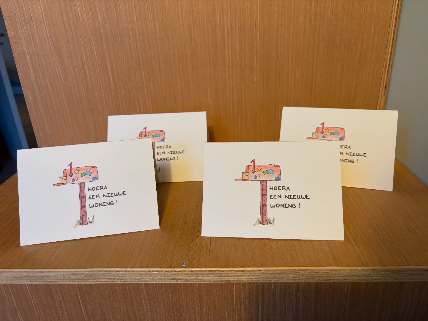 Nieuwe woning? 🏡
Deze kaartjes zijn leuk om te laten weten dat jij een nieuw stekkie hebt 👏🏼
Maar natuurlijk ook leuk om te geven aan de nieuwe huiseigenaren!
Heb jij een nieuwe woning en wil je zoiets met een persoonlijke touch? 🫶🏼 Dat kan natuurlijk ook!
Stuur een berichtje en ontdek de mogelijkheden ✨
Wie wil jij blij maken met zo’n leuk kaartje? Bestel ze snel via de webshop! ✉️
#famkesgifts #kleineondernemer #wenskaart #handmade #cadeau