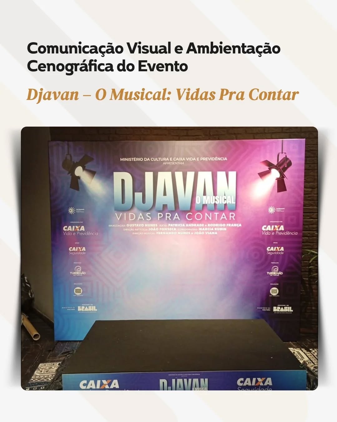 A Arrematte foi responsável pelo projeto completo de comunicação visual e ambientação cenográfica do espetáculo Djavan – O Musical: Vidas Pra Contar.
Desenvolvemos e produzimos backdrops institucionais, totens informativos, painéis cenográficos e sinalização visual, criando uma ambientação que conecta o público à identidade do espetáculo desde a chegada.
Cada detalhe foi pensado para valorizar a experiência do evento, organizar a informação e fortalecer a presença das marcas apoiadoras, com qualidade, precisão e impacto visual.
Comunicação visual para eventos culturais, espetáculos e grandes produções.
Fale com a Arrematte.
#Arrematte #ComunicaçãoVisual #AmbientaçãoDeEventos #EventosCulturais #Cenografia #ImpressãoDigital #GrandeFormato #DesignParaEventos #DjavanOMusical #VidasPraContar #ProduçãoVisual