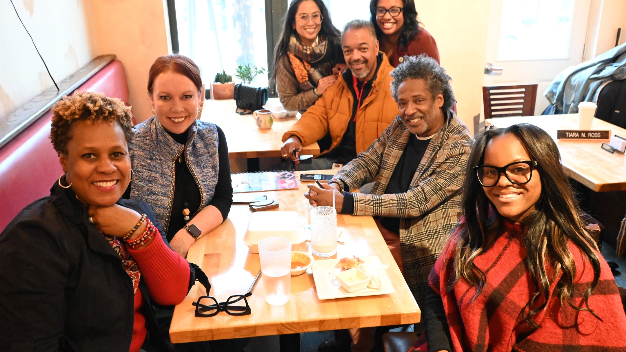 Our Neighborhood Liaisons and City Council had a great turnout to discuss needs throughout Columbus at their first-ever "Grounds for Connection" meeting last Friday at El Carajillo!
Lots of ideas were exchanged and friends made.