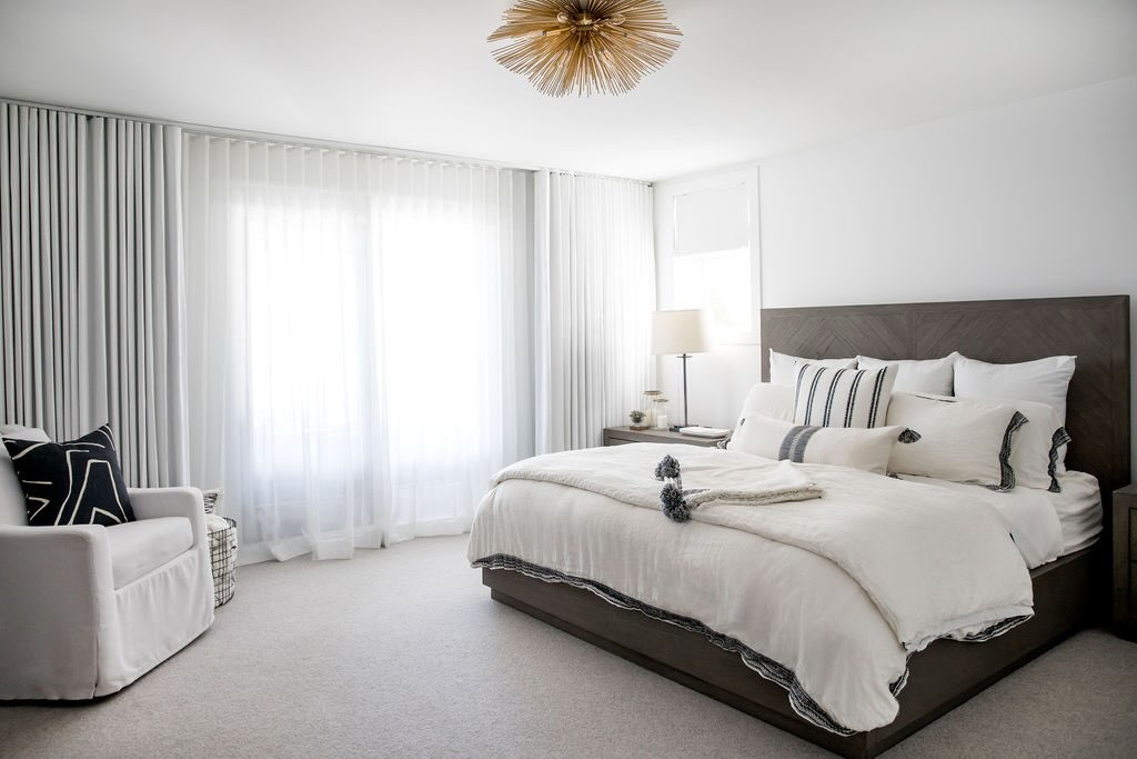 Loving the luxury of linen in this bedroom! 💛 #linen #bedroomdesıgn #interiordesign #renovation #nfidlakehouse