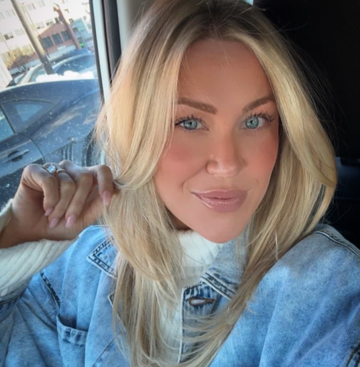 This blonde is glowing ✨
Bright + a healthy shine!
Haircolor by Angil for her gorgeous client Emily.
Now booking
Call or text 617-472-1344
DM’s also welcome to reserve your spot now.