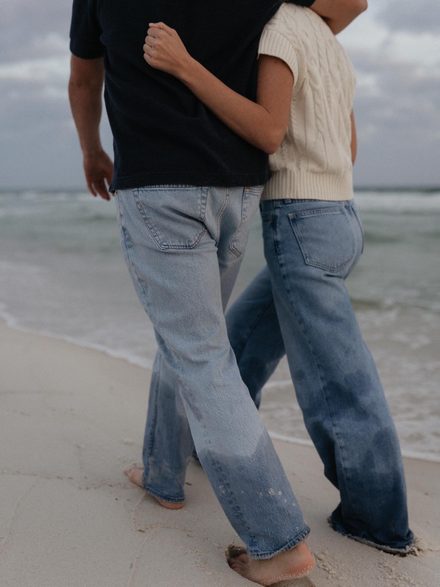 happy friday, friends 🤍
#couplesphotographer #couplesphotoshoot #alynnephotos #alynnephtography #pensacolaphotographer
Keywords: photographer, Pensacola photographer, couples photoshoot, Pensacola beach, Florida