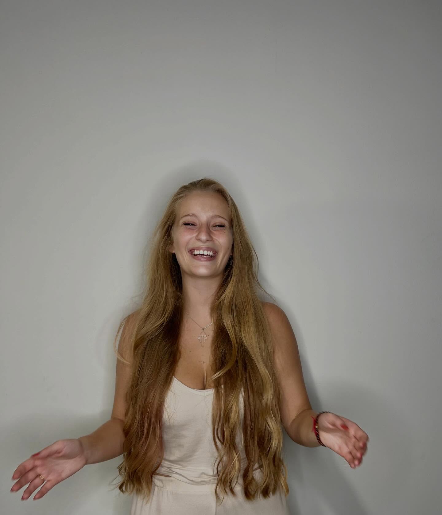 Hello Aly ✨✨✨
@aly.hartman teaches a perfect Thursday Class🙃
(MoMu Yin 6pm)
Aly is a certified Reiki Master and trauma-informed Yoga Teacher with advanced training in Myofascial Release, Yin Yoga, Restorative Yoga, Yoga Nidra, Functional Movement and Anatomy, Women’s Health, Lymphatics, Sleep and Circadian Rhythm, Emotional Journeywork, Tarot, Sound and Energetic Healing. Her goal is to hold sacred, loving space for people, so they may experience balance and ease in their whole being.