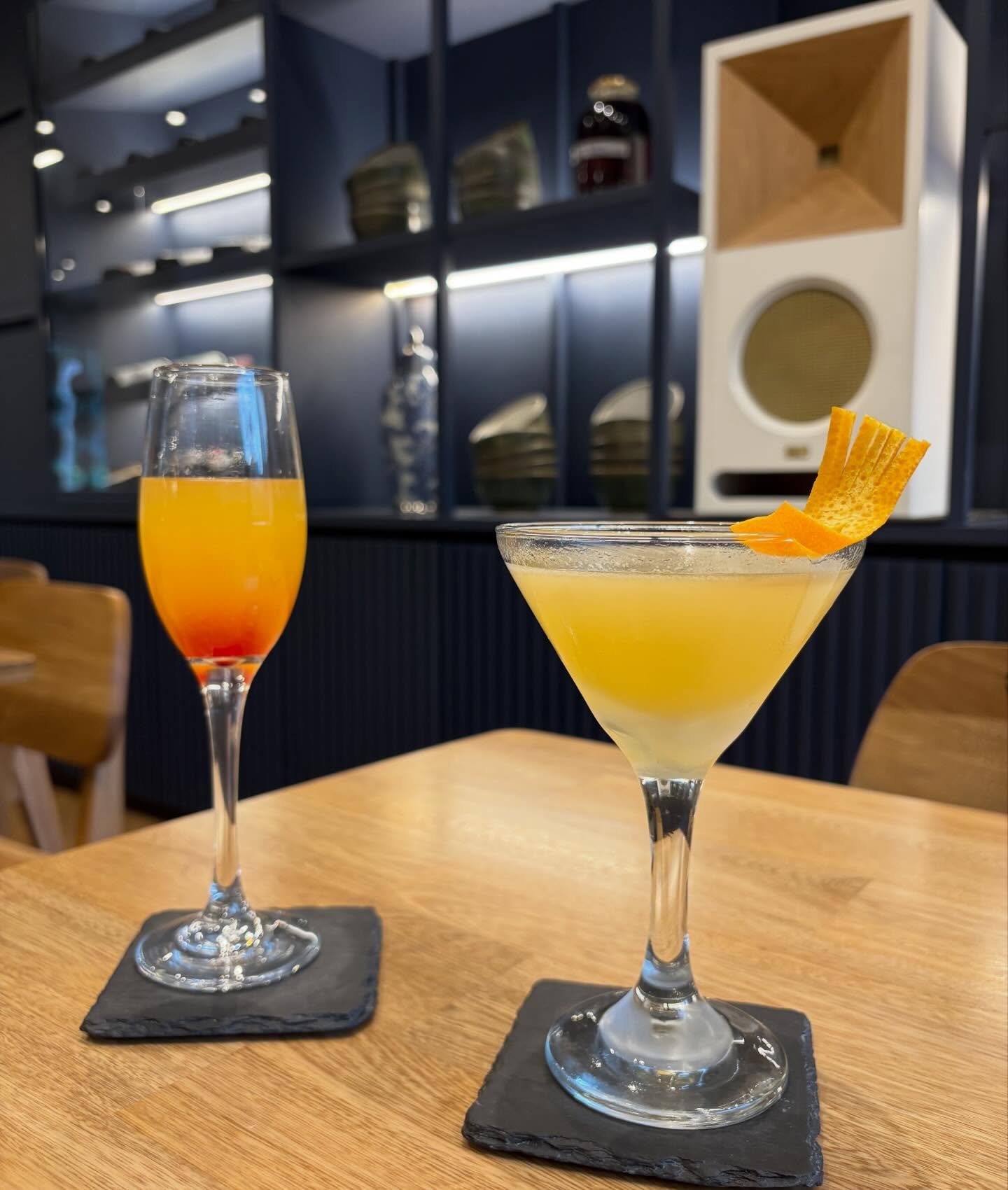 Espacios y buena coctelería : SKR bistró