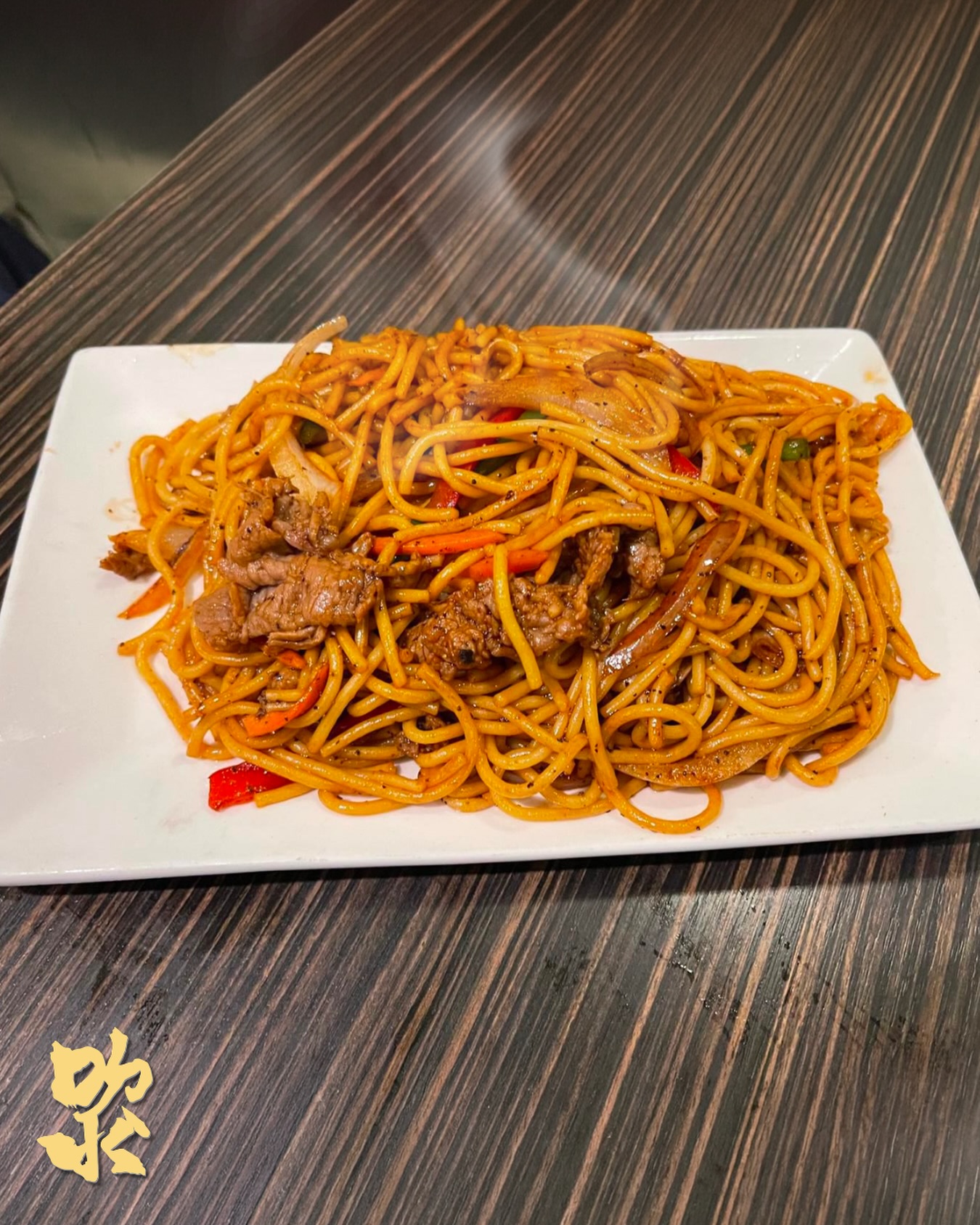 黑椒牛肉炒意粉
香濃黑椒醬配嫩滑牛肉,炒得夠鑊氣,每一口都充滿港式風味 🍝🥩
Classic Hong Kong style favourite
Black Pepper Beef Spaghetti
Tender beef stir-fried with spaghetti in a rich black pepper sauce — savoury, aromatic, and full of wok flavour 🍝🥩
#cheekychateatery #港式茶餐廳 #港式西餐 #香港味道 #torontofoodie