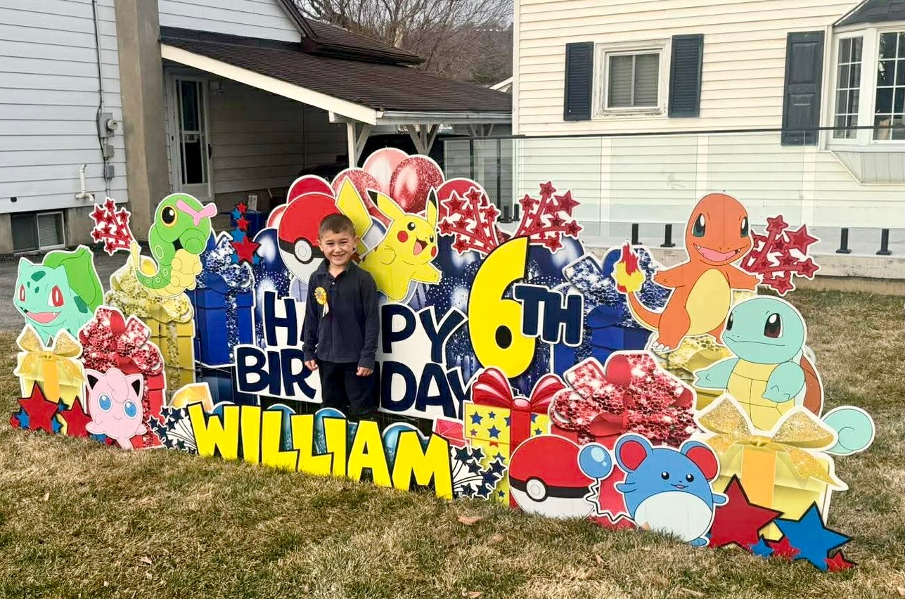 Happy 6th Birthday William!! ❤️💛💙🎉. I hope you had an amazing day!! LOVE this pic!!
I love my visits to this lawn!! Thank you for having me back again! I’m just so grateful & blessed! 🥰🙏
www.nadinenoelledesign.com
#birthdayboy #lawnsignrental #nadinenoelledesign #lawnsignshamilton #partydecorations celebrate