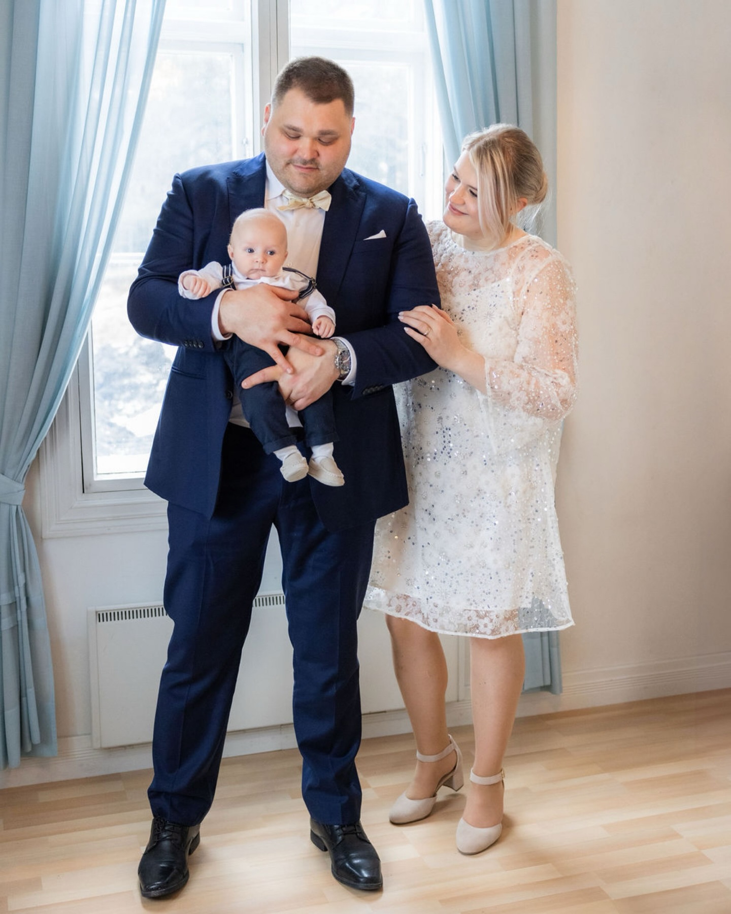 Olin viikonloppuna kuvaamassa aivan ihanat triplajuhlat 🩵 samalla kertaa juhlittiin pienen ristiäisiä, vanhempien vihkimistä ja isomman tytön 6-vuotissynttäreitä 😍
Kesken juhlien ihan herkistyin kun tunnelma oli niin koskettava ja parista hehkui onni 🥹 niin upea päästä ikuistamaan näin merkittäviä päiviä!
Onnea vielä J&J 🩵
#juhlakuvaus #juhlakuvausturku #ristiäiskuvaus #valokuvausturku