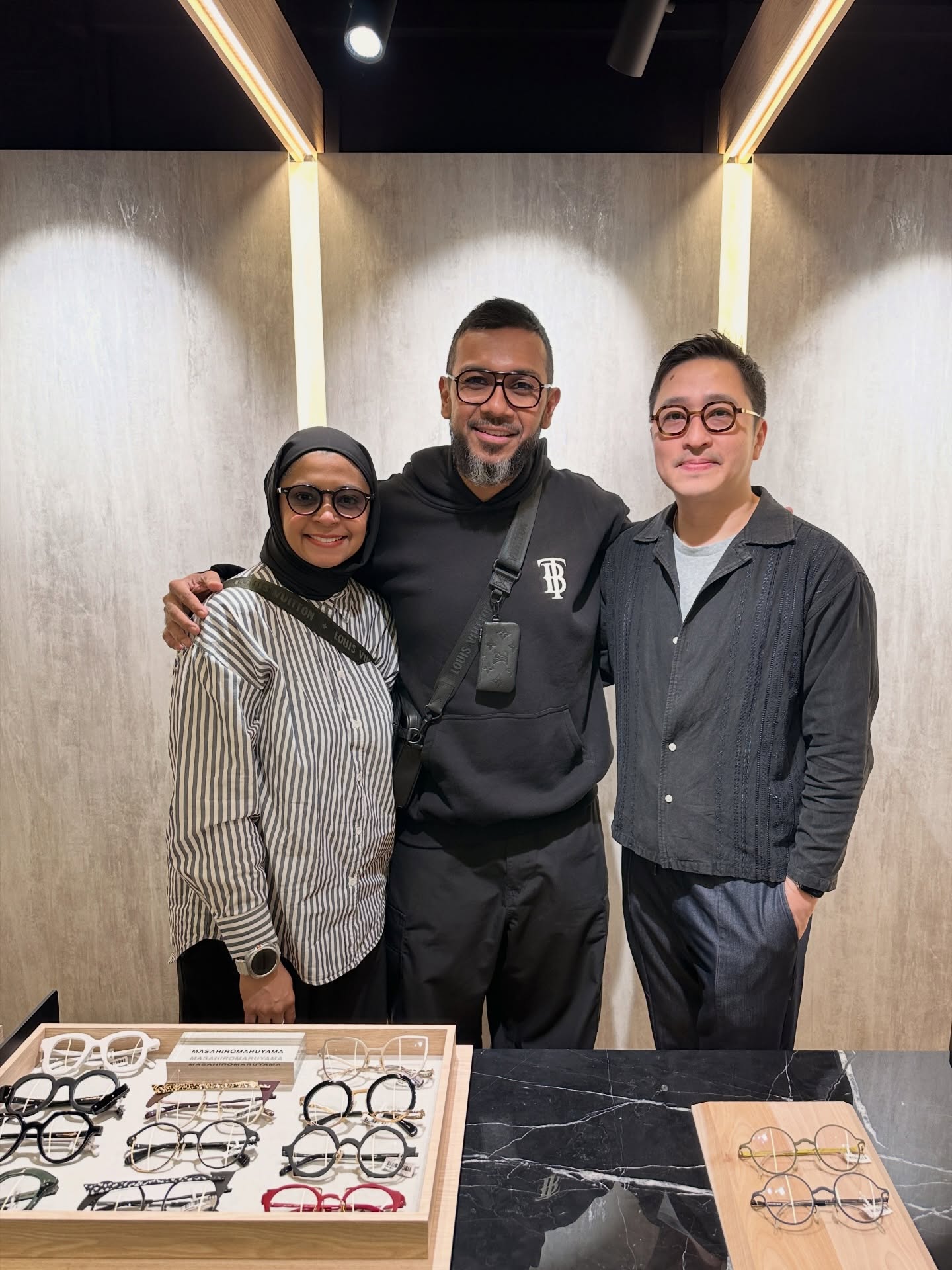 Always good vibes when our friend Taufik Batisah drops by JAMCO Katong. ✨
Taufik was checking out the latest SHOJI frames — a proudly Singaporean eyewear brand known for its clean design and exceptional Asian fit. Stylish, Comfortable, and made for our faces.
Great catching up, talking frames, and sharing a few laughs as always.
If you’re looking for eyewear that blends effortless style with a perfect fit, come experience the SHOJI collection with us at JAMCO Katong.
SHOJI is available at both branches. Message for an appt before dropping by as we are shorthanded. Promotion with lenses in store.
#shoji #singaporebrand #asianfitting #supportsg