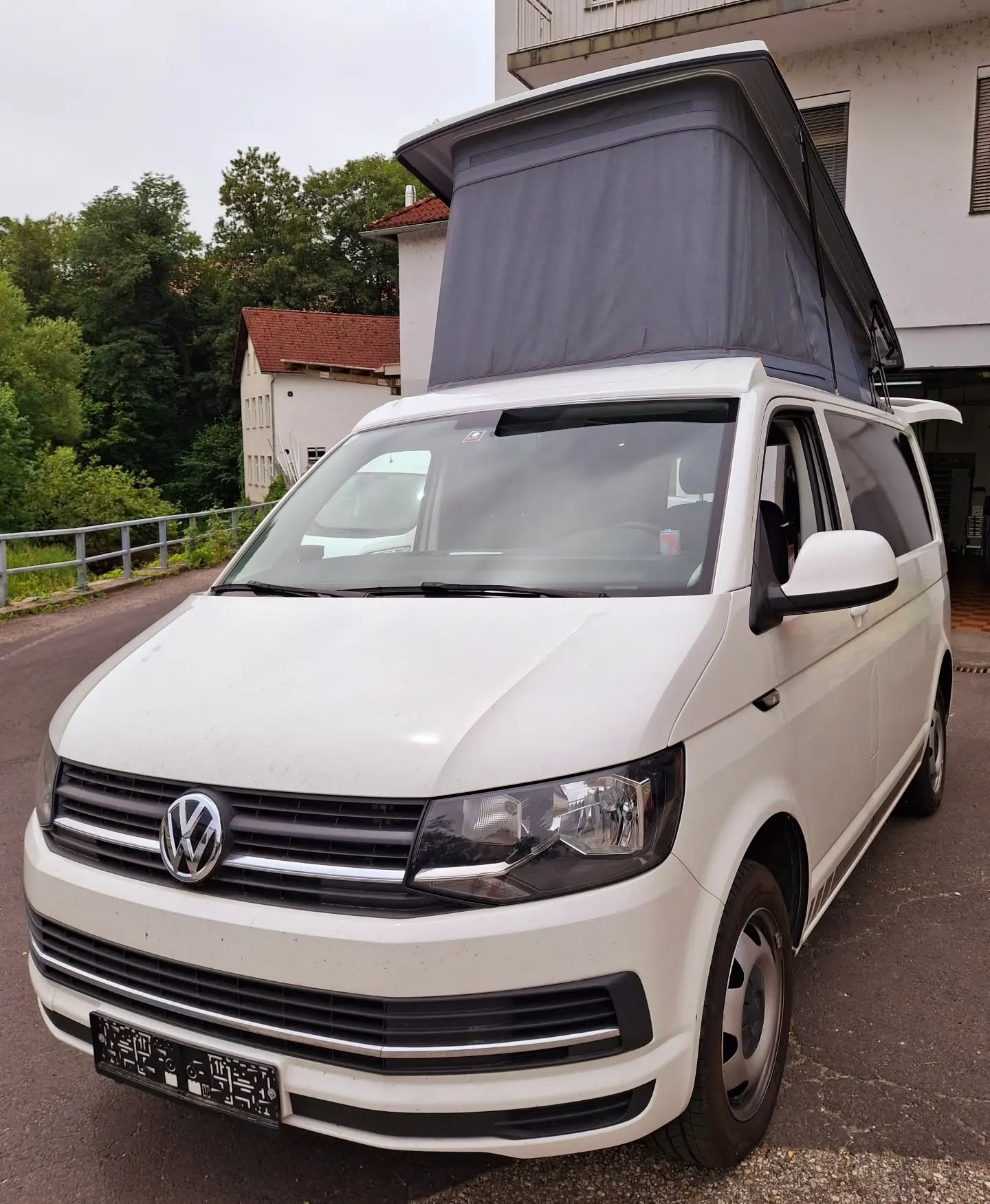Hier ein weiterer Umbau eines T6: Schlafdach SCA290, Filz in hellgrau, PV, Zweitbatterie,...