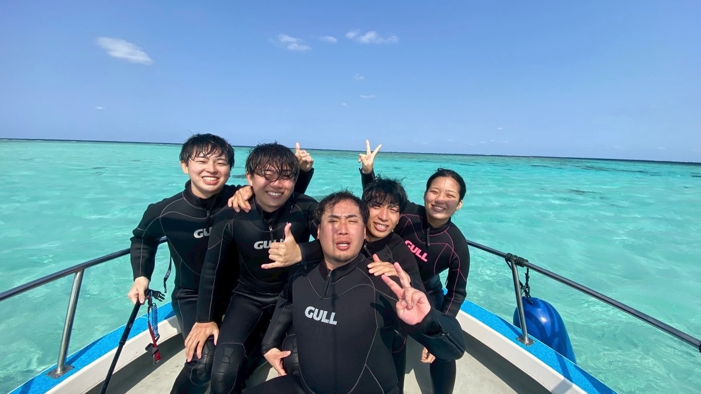 卒業旅行大歓迎🥰💙
今しかない時間を大切に✨
《 世界に誇る日本一の海“ヤビジ”で
一生の思い出に残る体験を🌏🩵》
▼マーリンのオススメポイント
⑴ 安全第一でご案内🛟
厳しい安全基準をクリアした業者だけが認定される
“マル優”に指定されています
ガイドは定期的に安全講習実施中。
⑵ ヤビジまで一番近い港出発⛴️
半日ツアーで旅行のスケジュールが組みやすく
船酔いが心配な方にもオススメです!
⑷初心者・女性にも優しい🥰
女性スタッフも在籍、
各資格を持ったガイドがご案内!
⑸当日のベストポイントへご案内🐢
海を知り尽くした宮古島育ちの船長が
数あるシュノーケルポイントから
その日のベストコンディションへ向かいます!
▼ツアーメニュー
・八重干瀬シュノーケルツアー
・八重干瀬スキンダイビングツアー
・八重干瀬体験ダイビングツアー
・スキンダイバー講習
→ 各ツアーに𝗘𝗖𝗢プラン(割引)あり
▼𝗘𝗖𝗢プラン 〜環境に優しくお得に遊ぼう🧡〜
各ツアーメニューに適応可能
𝟭.ツアー料金¥𝟭,𝟱𝟬𝟬引き
𝟮. 𝗘𝗖𝗢ルールを守っていただける方
※𝗘𝗖𝗢ルールはHPにてご確認ください
▼ ご予約方法
InstagramトップページのリンクからHPへ
※DMは対応しておりません。
▼船長アカウント
こちらでもツアーの様子をリアルタイムで発信中!
🚢:@marlin_nakasato
▼スタッフアカウント
スタッフ目線のツアーの様子やオフを発信中!
👫🏽:@staff_marlin_miyakojima
#ヤビジツアーマーリン
#宮古島 #八重干瀬 #ヤビジ
#宮古島旅行