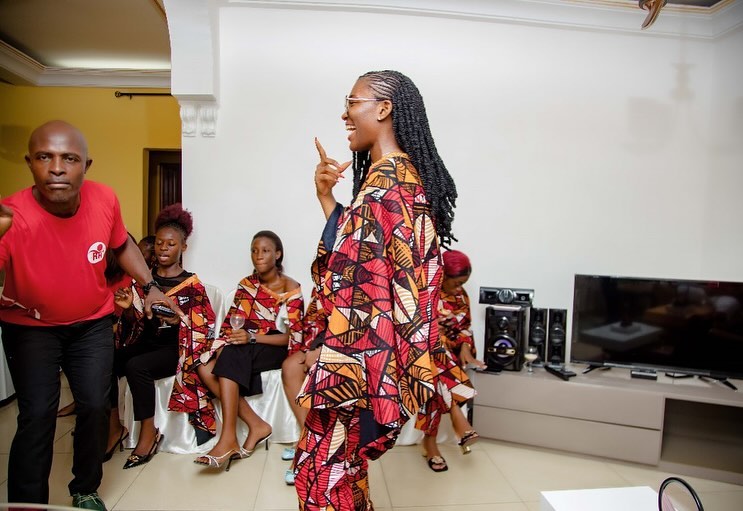 Journée internationale des droits de la femme.
8 mars 2024
Thème de la 39e édition: “Investir en faveur des femmes : accélérer le rythme”.
Les dames de SOLUTIONS RH+EMPLOI SARL 👩🏽⚕️👩🏾🏭👩🏾💼👩🏿🌾👩🏾🎓👷🏿♀️👩🏽🔬👩🏻🎨👩🏾✈️👩🏽⚖️🤵🏽♀️🤰🏽🤱🏽
> Débat sur le thème
> Œuvre caritative
> Dîner