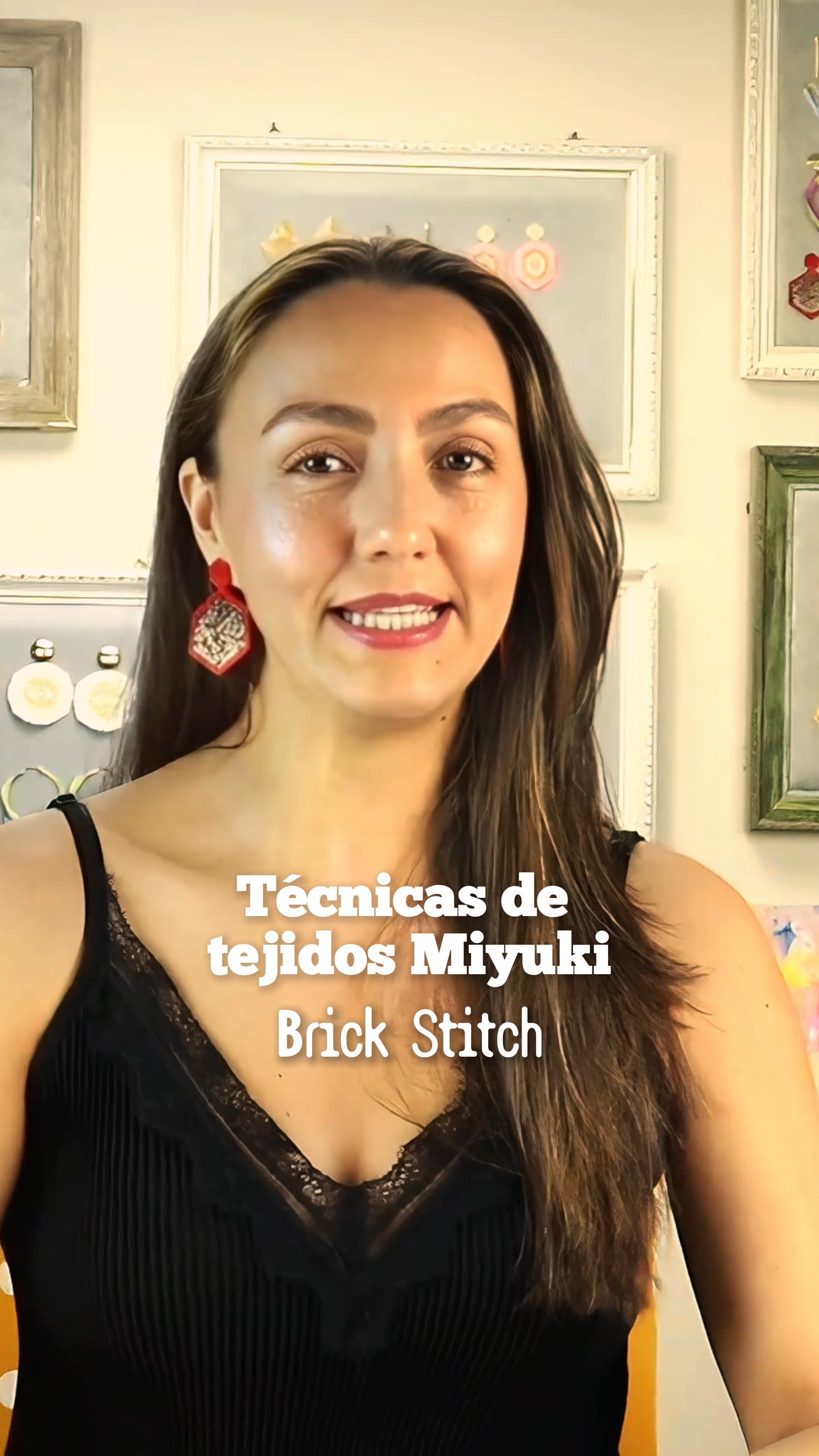El Brick Stitch es una de las técnicas más utilizadas en tejidos Miyuki. 💡Próximamente tendrás el curso ideal para aprender desde cero. 👩💻