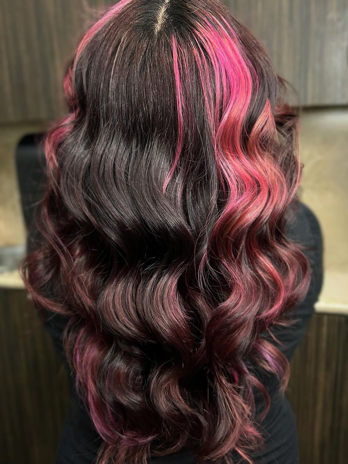 ✨ Fresh talent, bold color ✨
We’re excited to have a new artist behind the chair creating looks like this — rich, dimensional color paired with soft glam waves for that perfect balance of edgy and elevated.
Stay tuned… you’ll be seeing more from him soon 💫
@garrettsflows