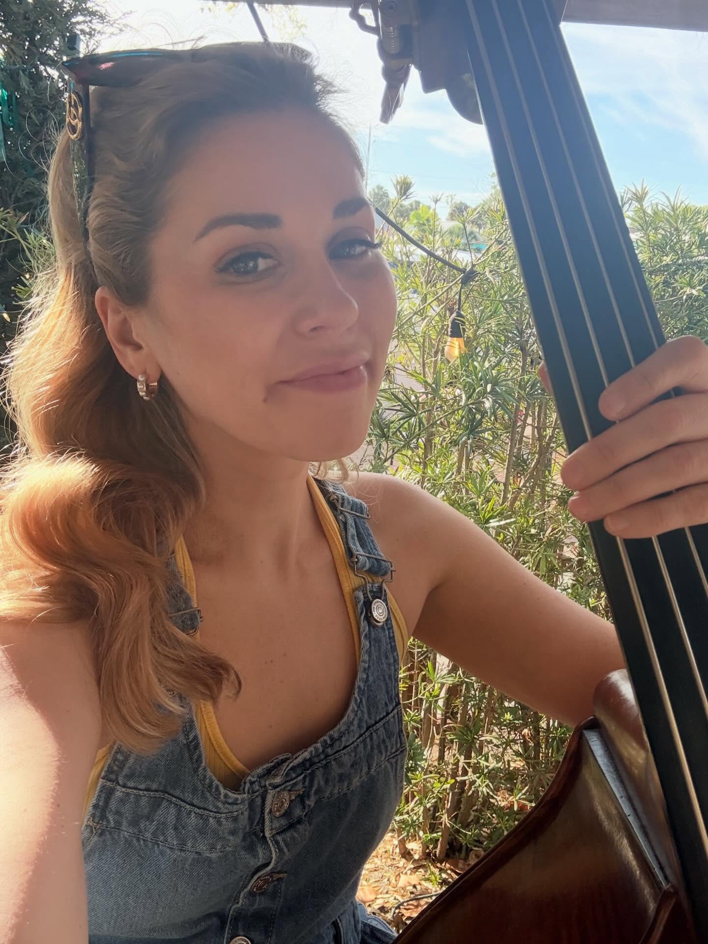 Playing @piastrattoria tonight 6-9
#ilovestpete #doublebass #jazzduo #floridaentertainment #floridajazz